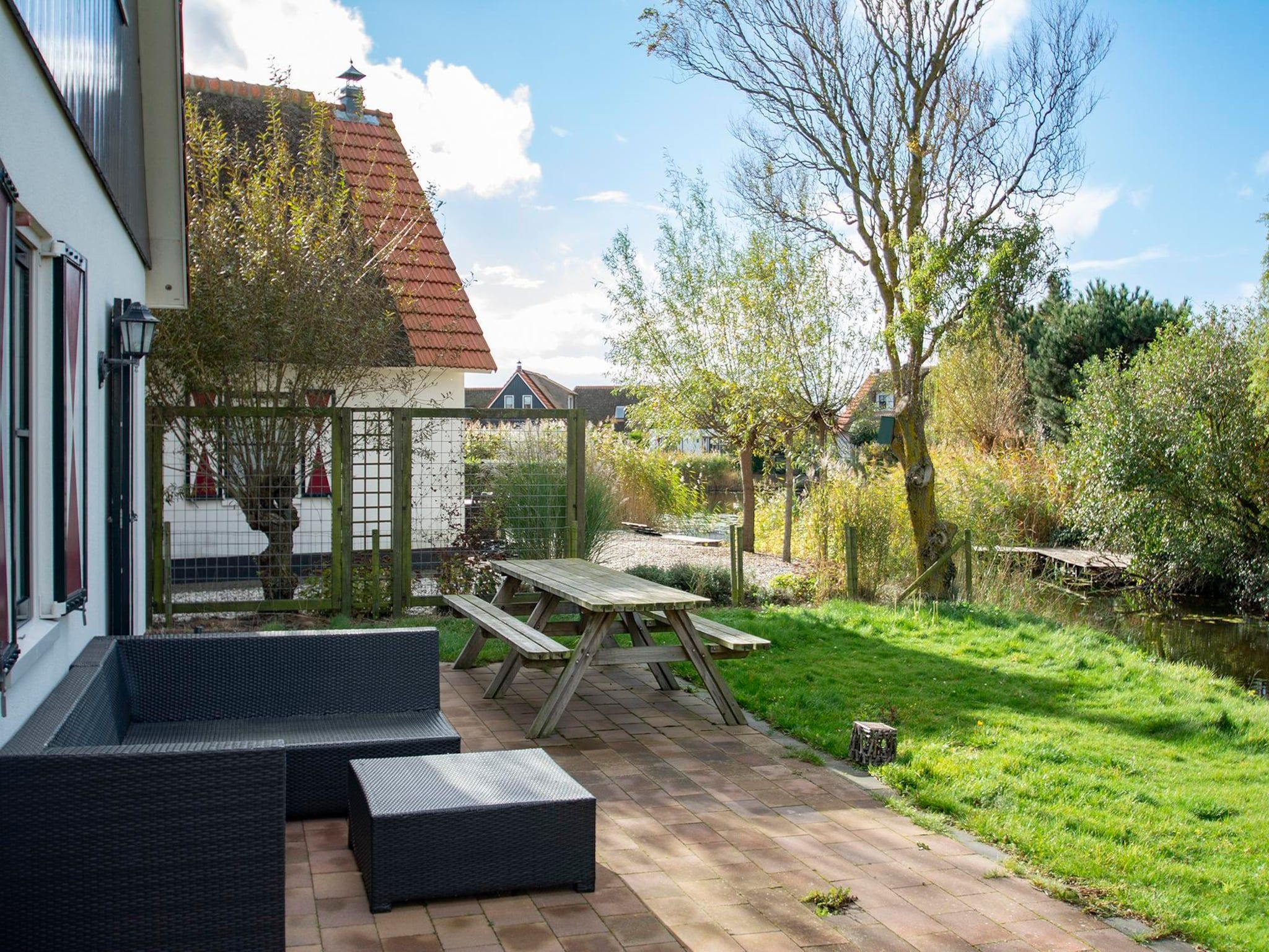 Het terras van De Buitenplaats 72 in Callantsoog