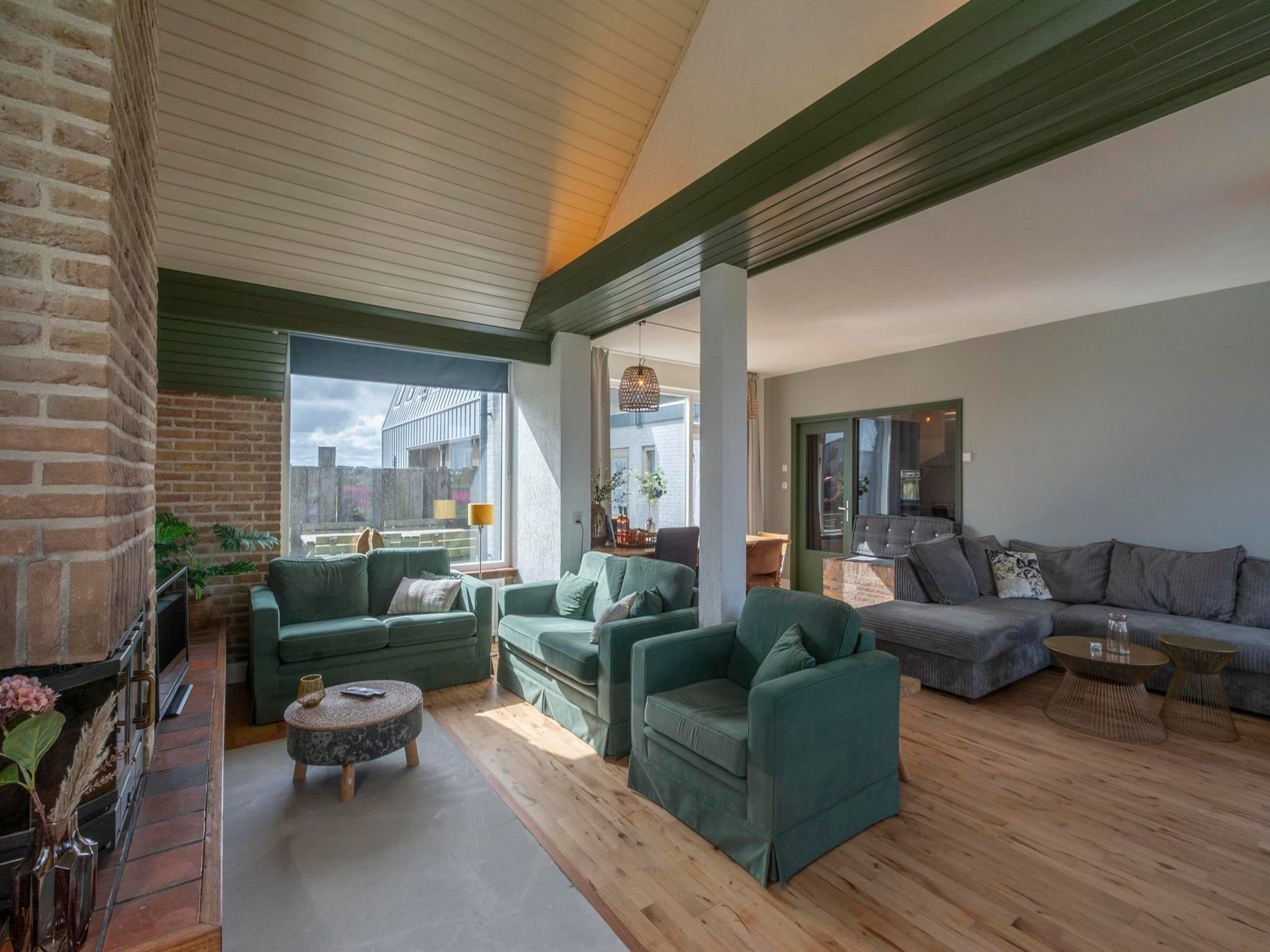De woonkamer van Villa Zuidwester in Callantsoog