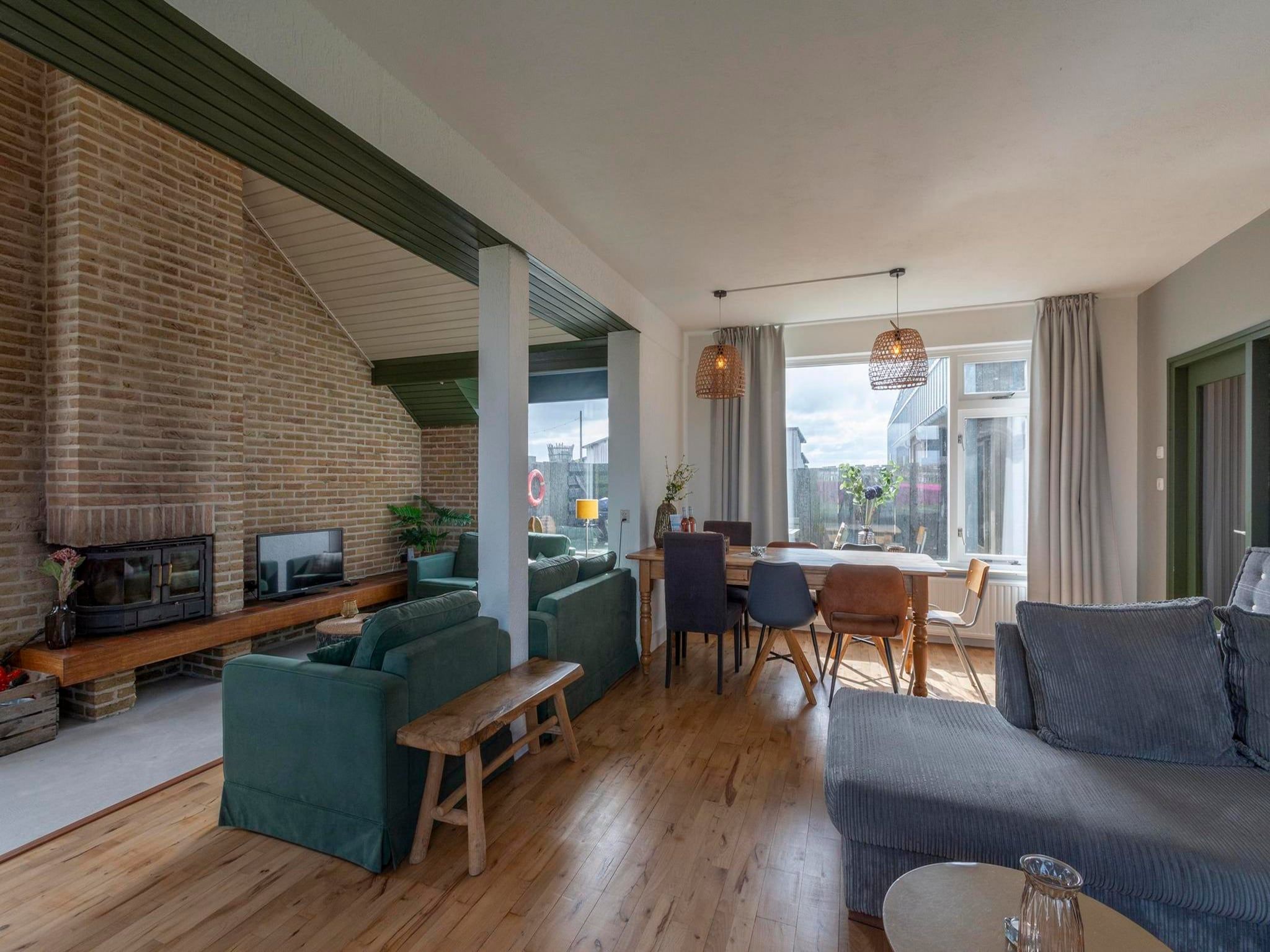 De eetkamer van Villa Zuidwester in Callantsoog