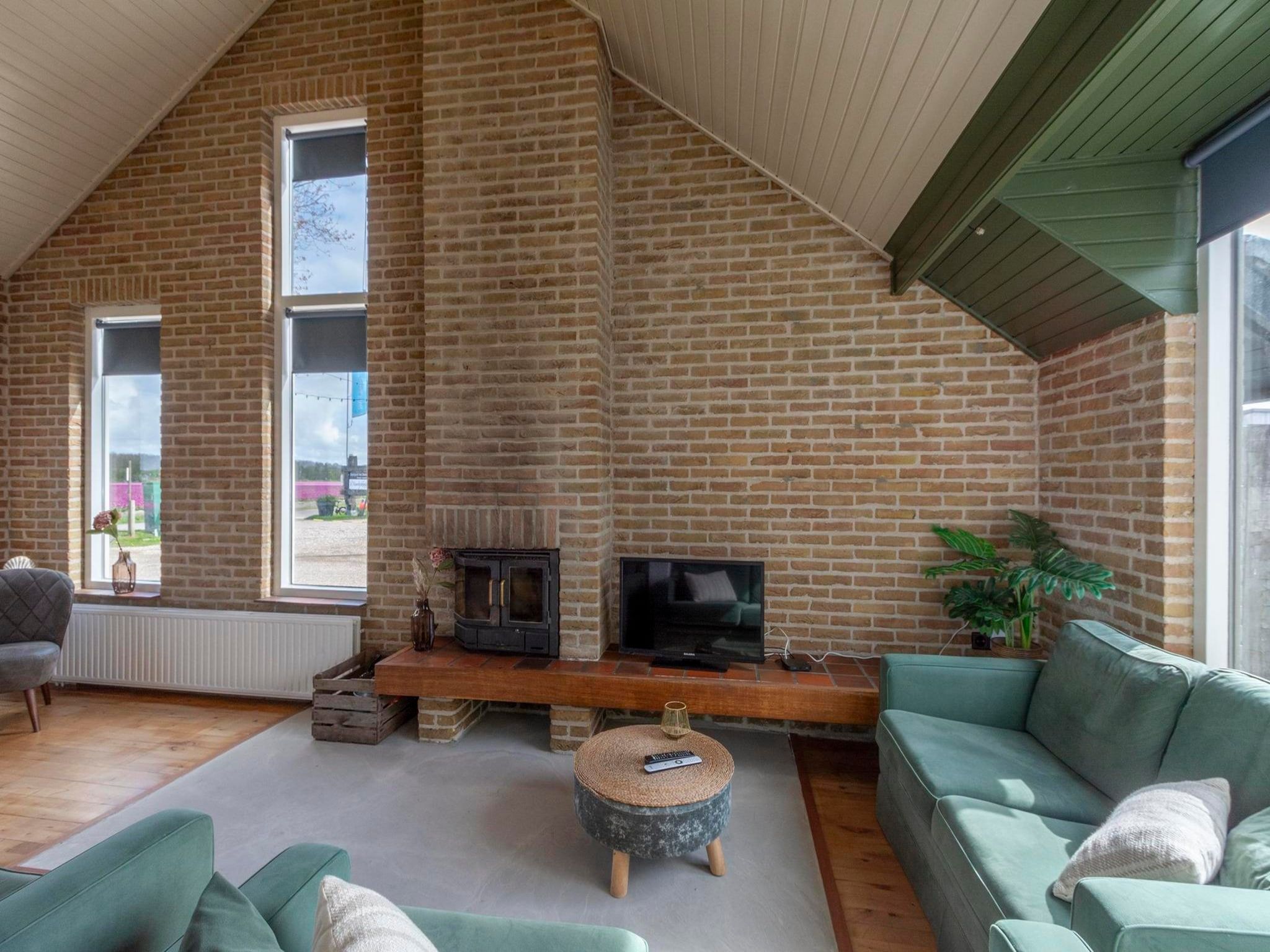 De woonkamer van Villa Zuidwester in Callantsoog