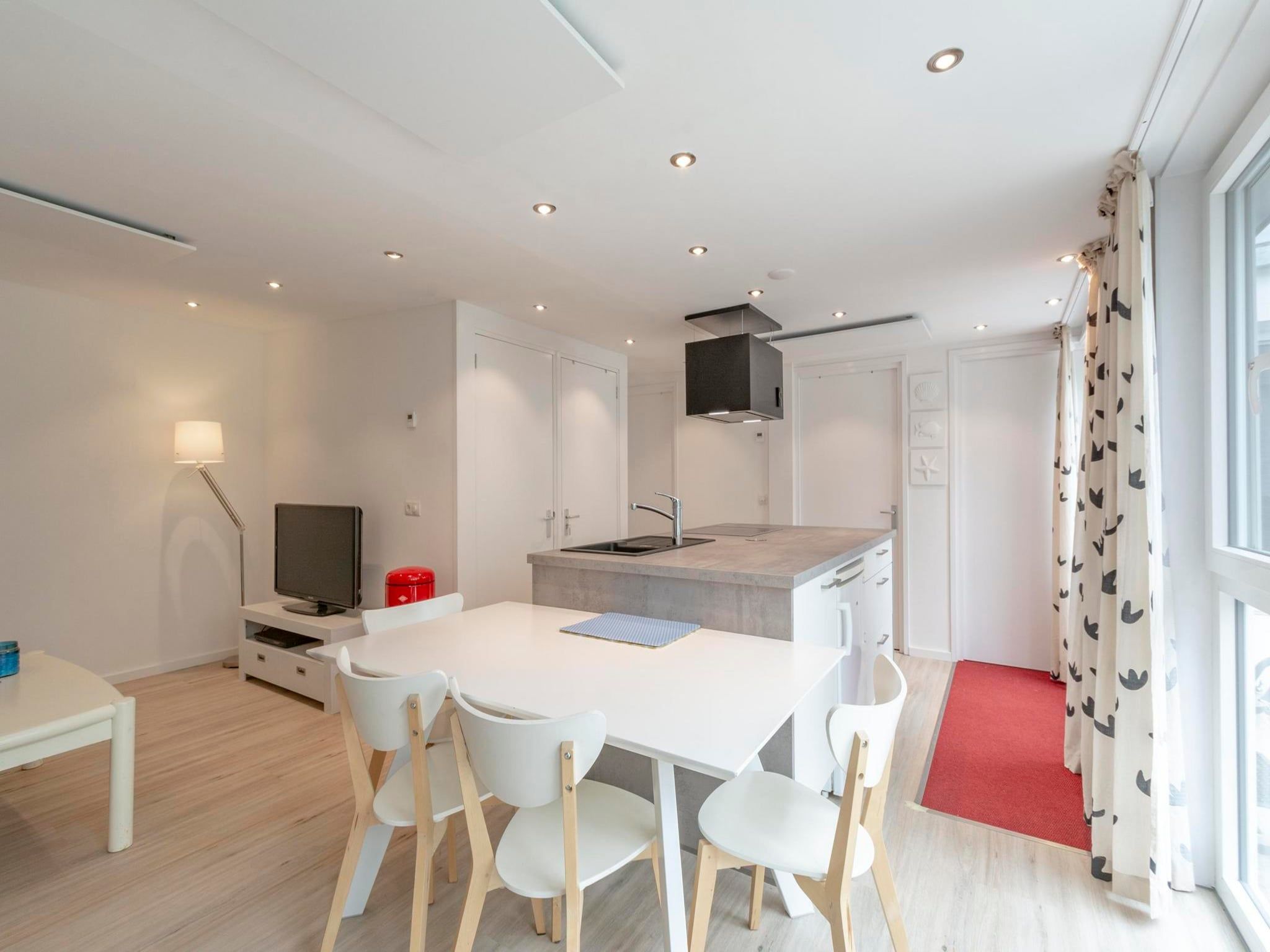 De eetkamer van Duinland 126 Kleine Mia in Sint Maartenszee