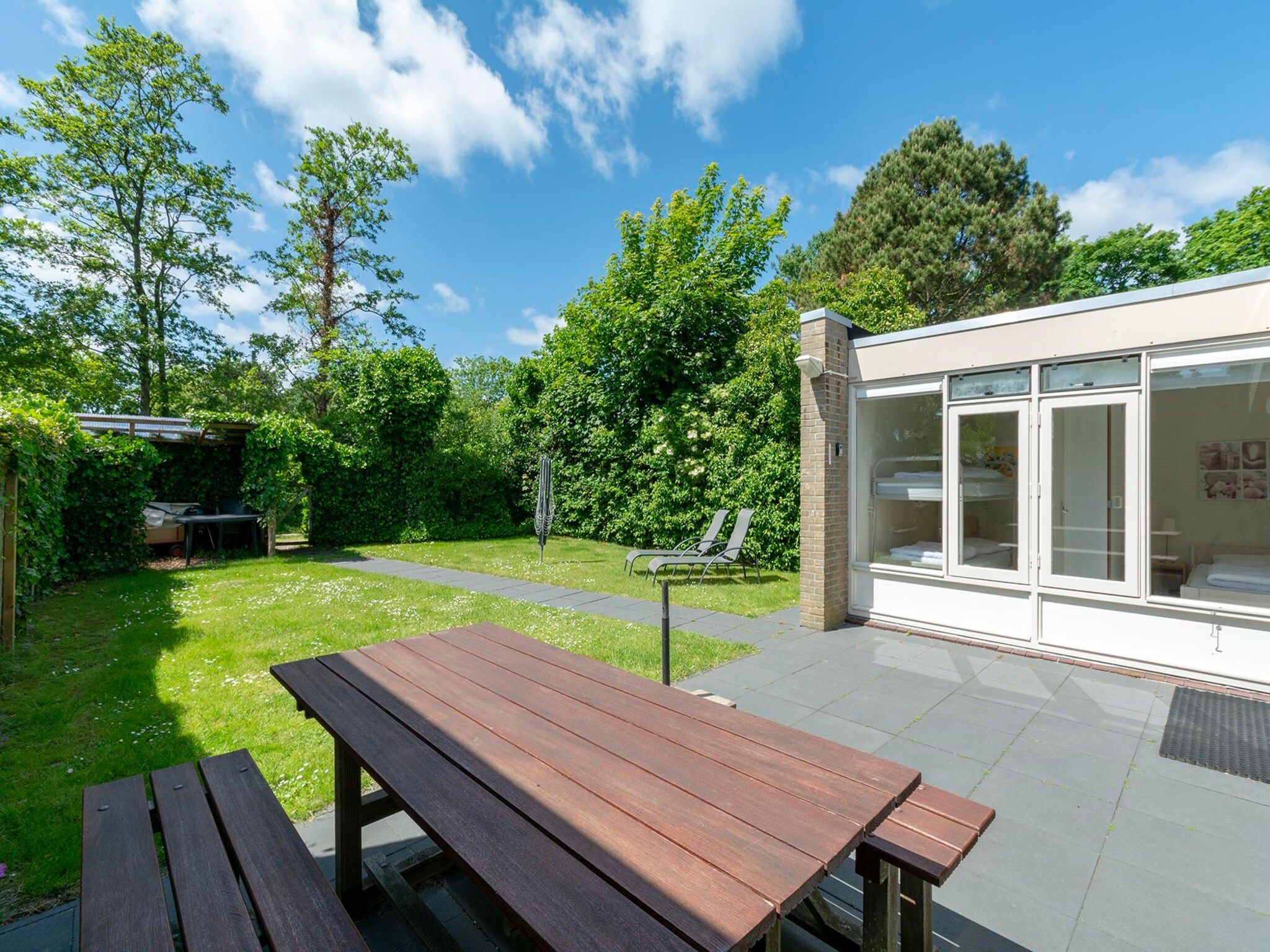 De buitenkant van Duinland 181 in Sint Maartenszee