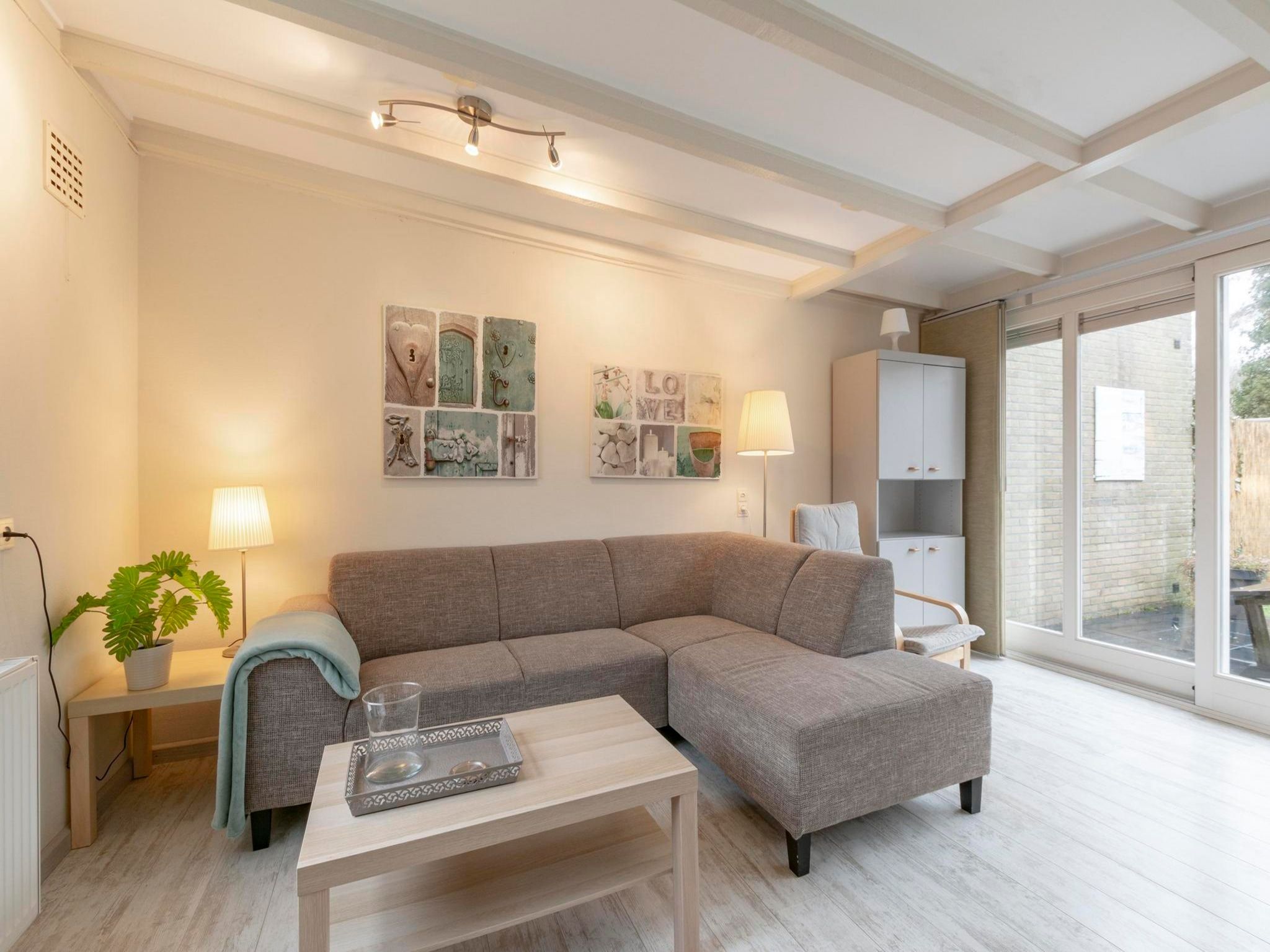 De woonkamer van Duinland 181 in Sint Maartenszee