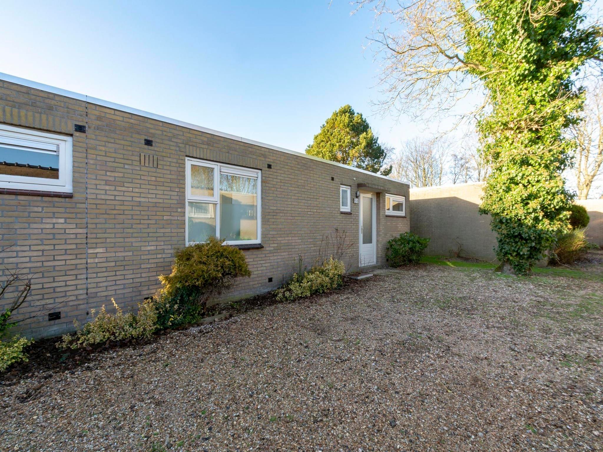 De buitenkant van Duinland 181 in Sint Maartenszee