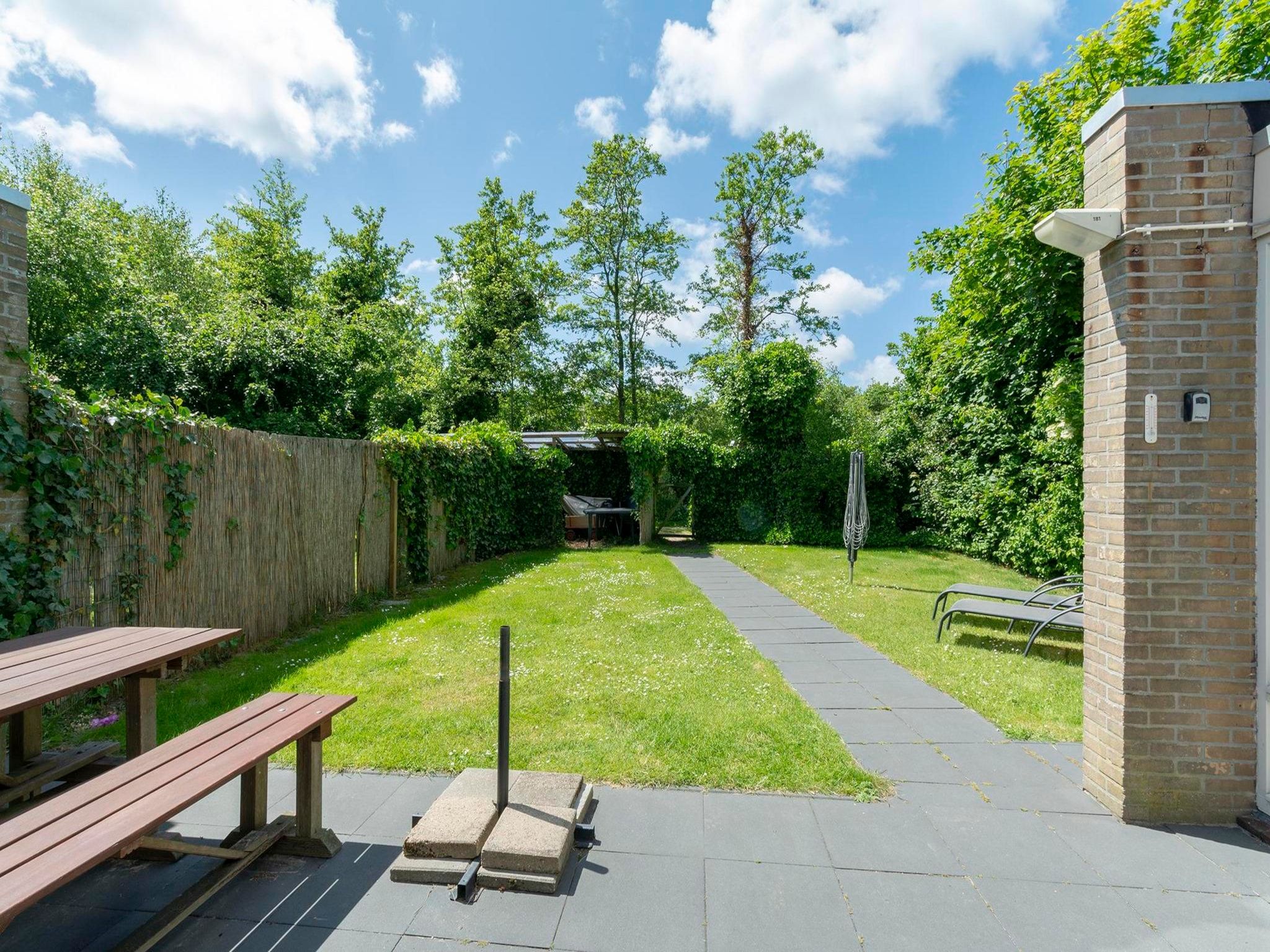 De buitenkant van Duinland 181 in Sint Maartenszee