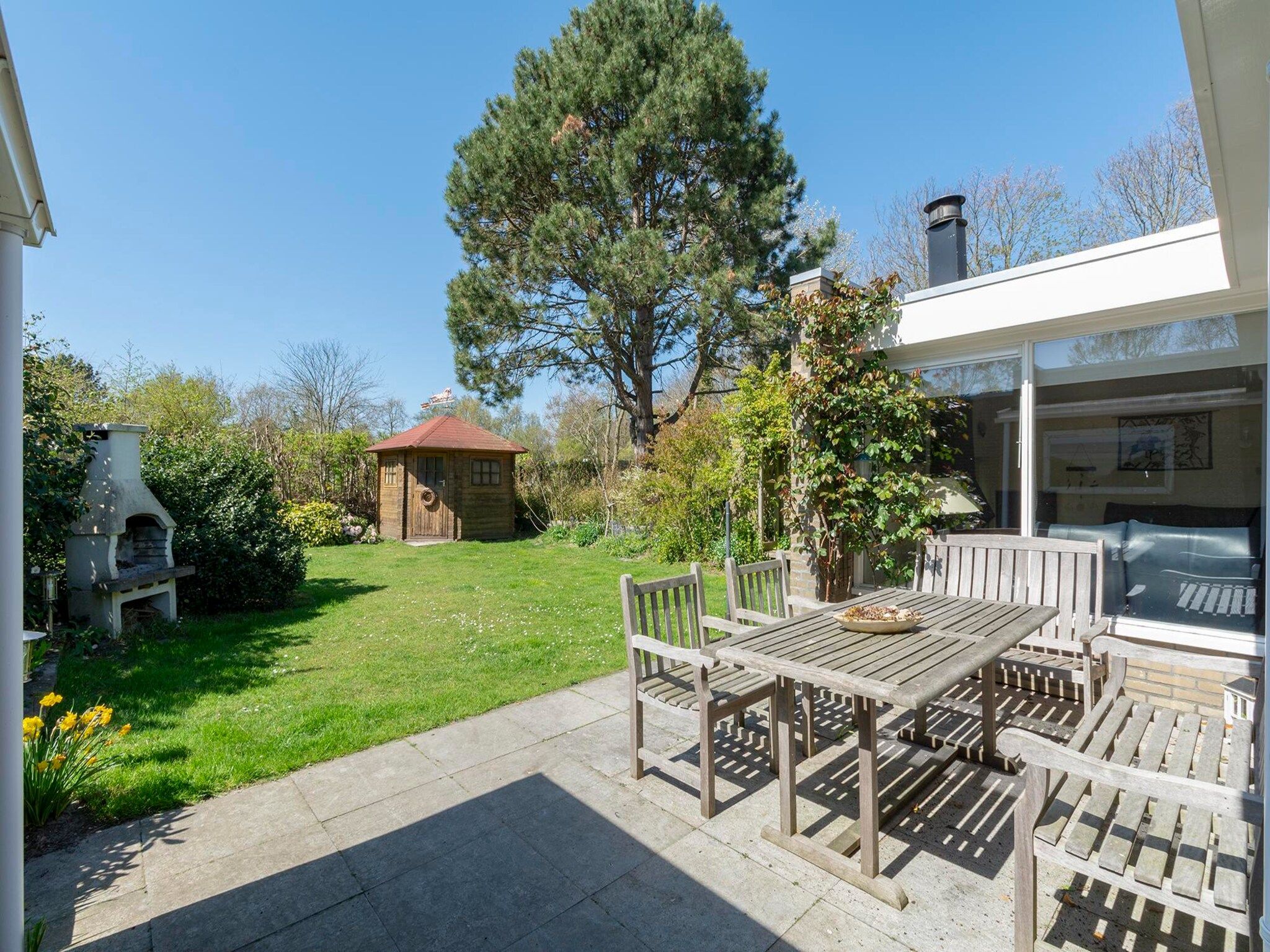 Het terras van Duinland 183 in Sint Maartenszee