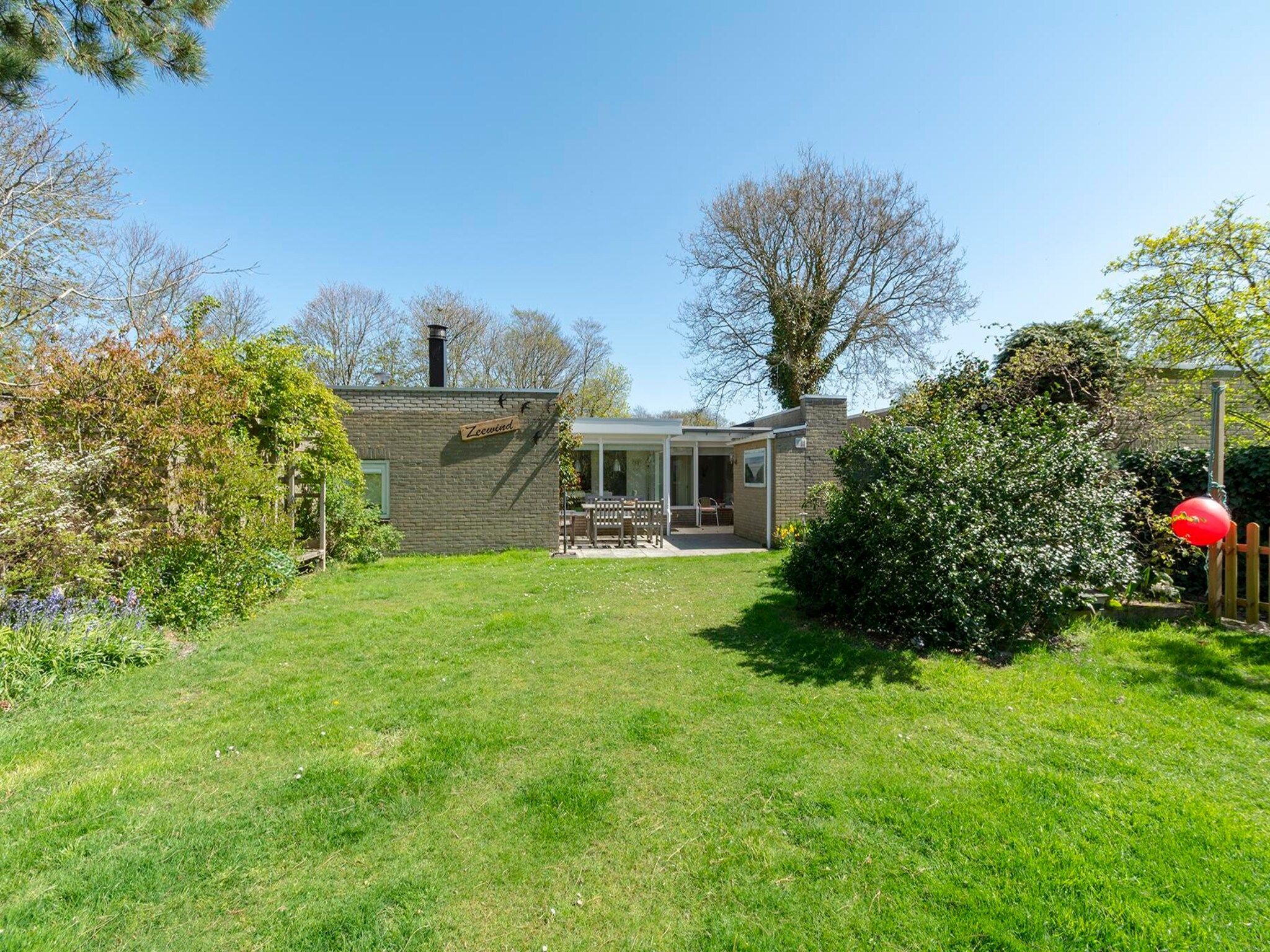 De buitenkant van Duinland 183 in Sint Maartenszee