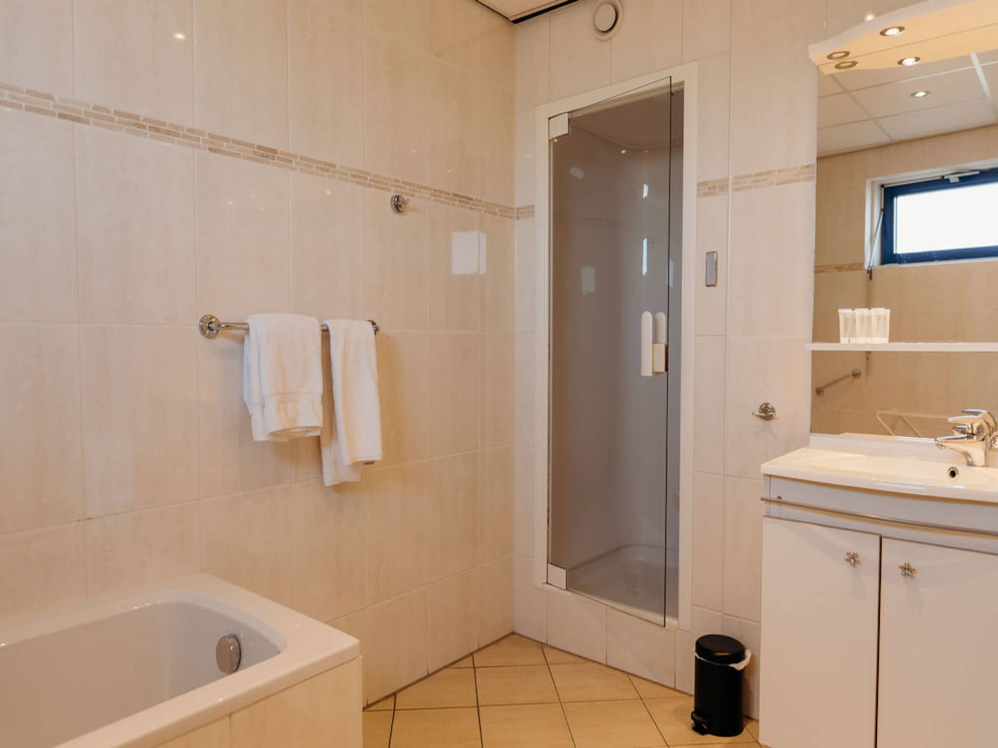 De badkamer van De Vlijt - Royal Class in De Cocksdorp