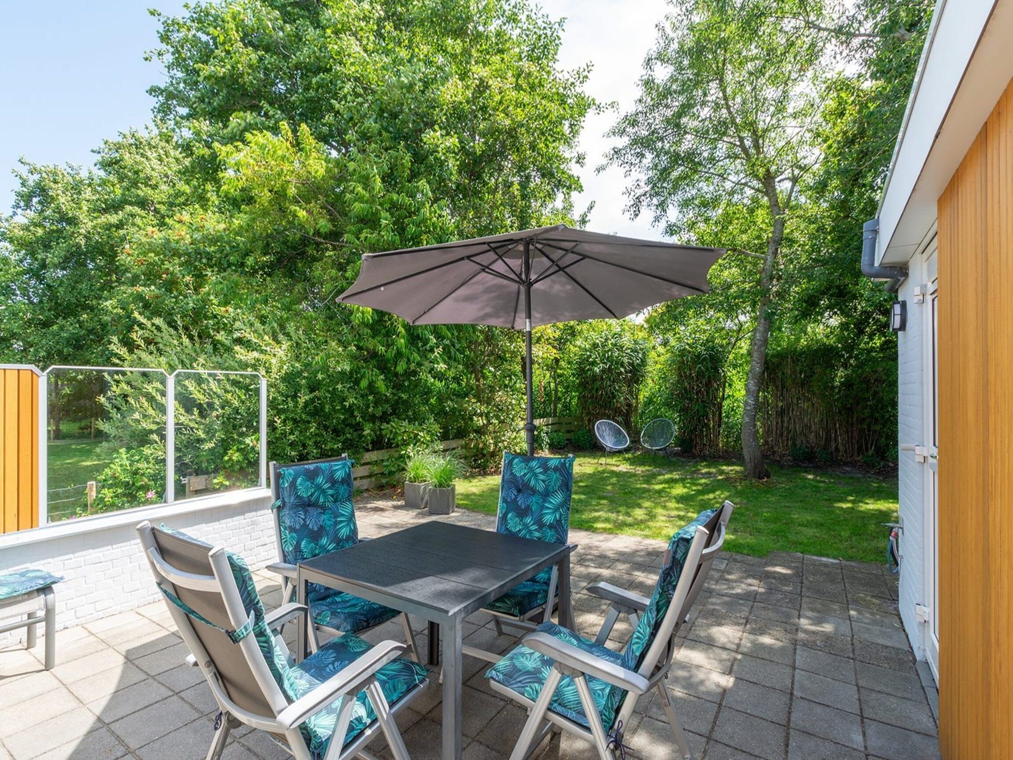 Het terras van Garnekuul 49 in Callantsoog