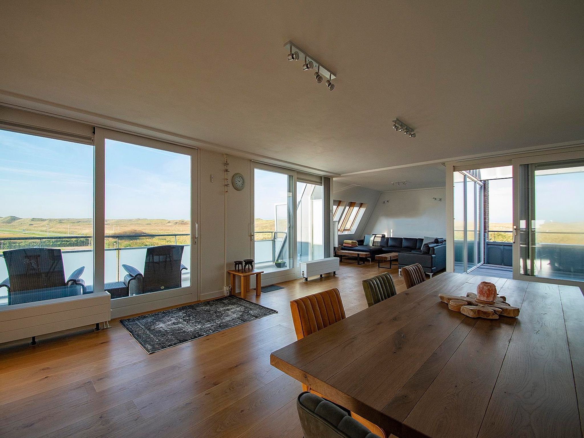 De eetkamer van Duinerei C301/C302 in Groote Keeten