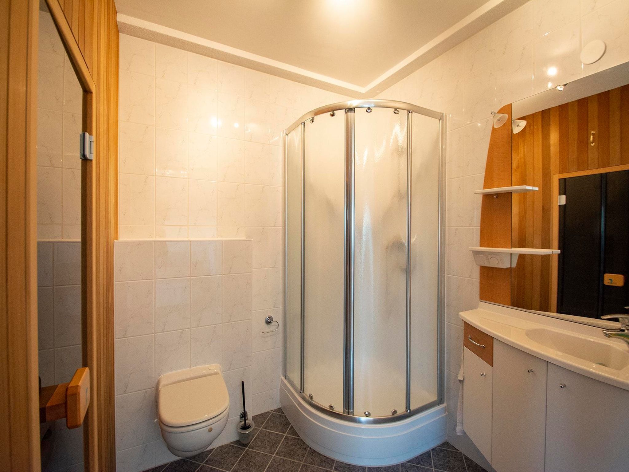 De badkamer van Duinerei C301/C302 in Groote Keeten