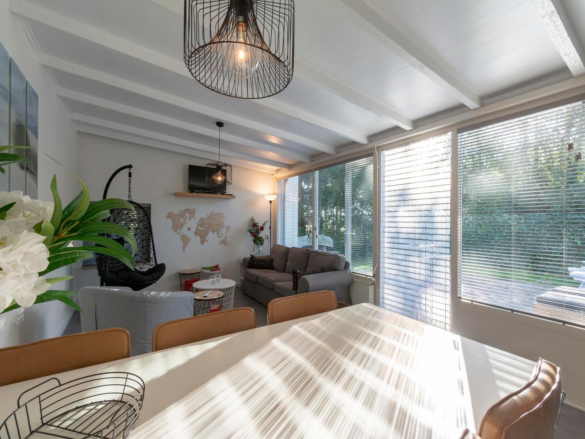 De woonkamer van Duinland 110 in Sint Maartenszee