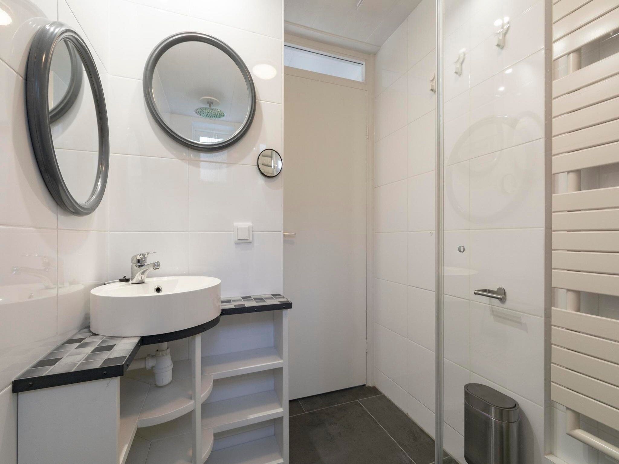 De badkamer van Duinland 110 in Sint Maartenszee