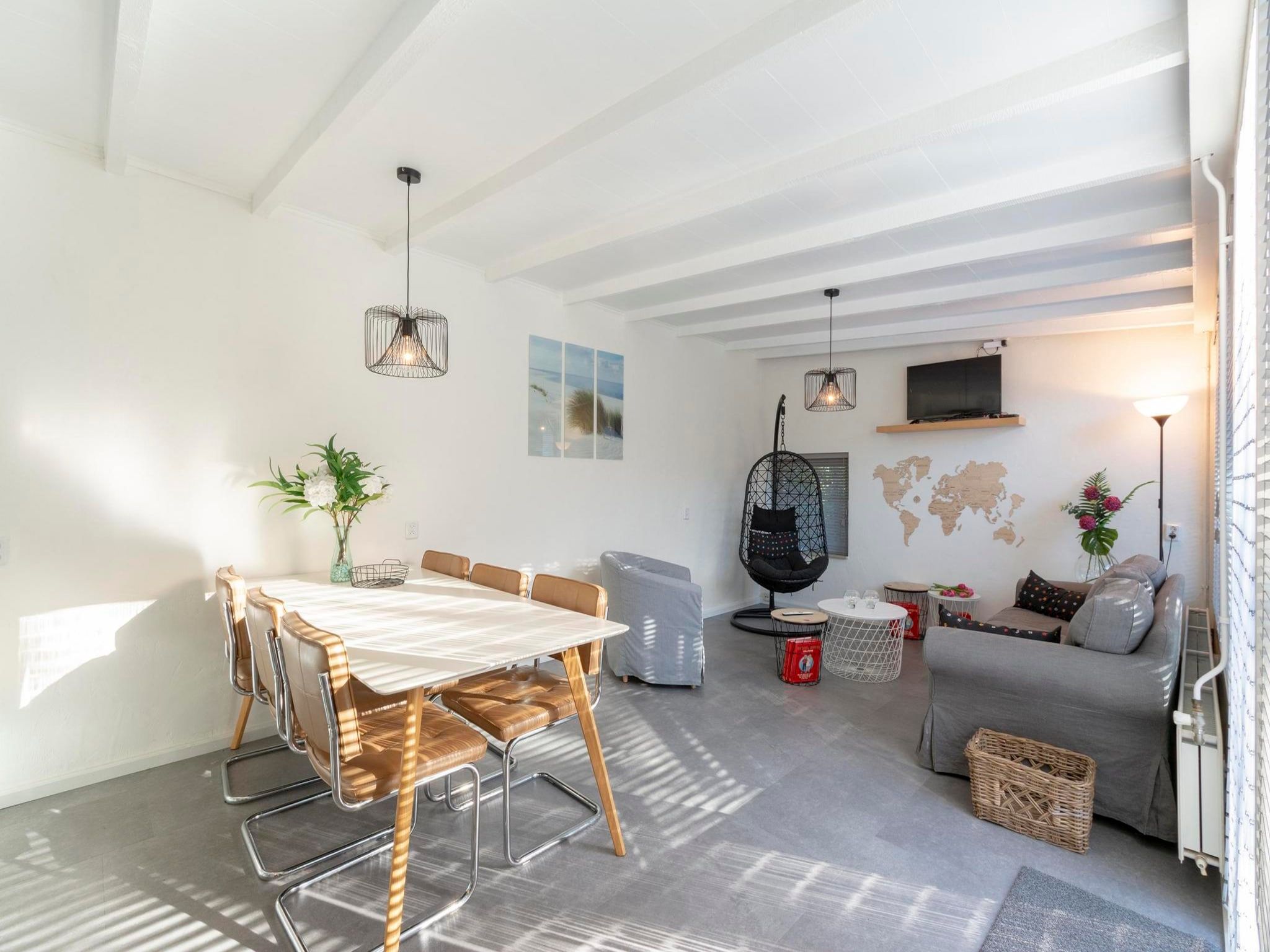 De eetkamer van Duinland 110 in Sint Maartenszee