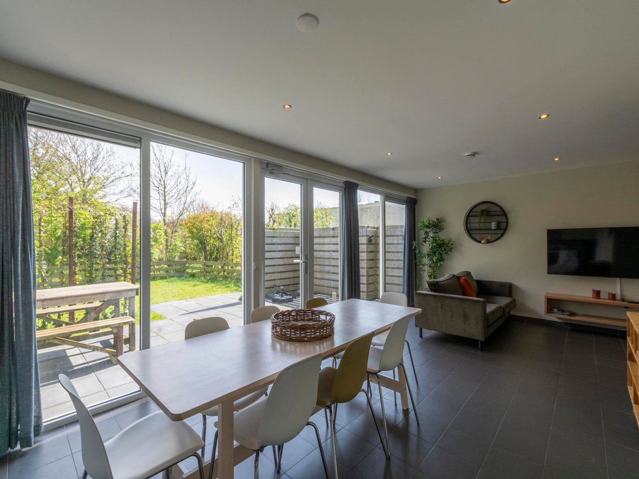 De eetkamer van Garnekuul 6 in Callantsoog