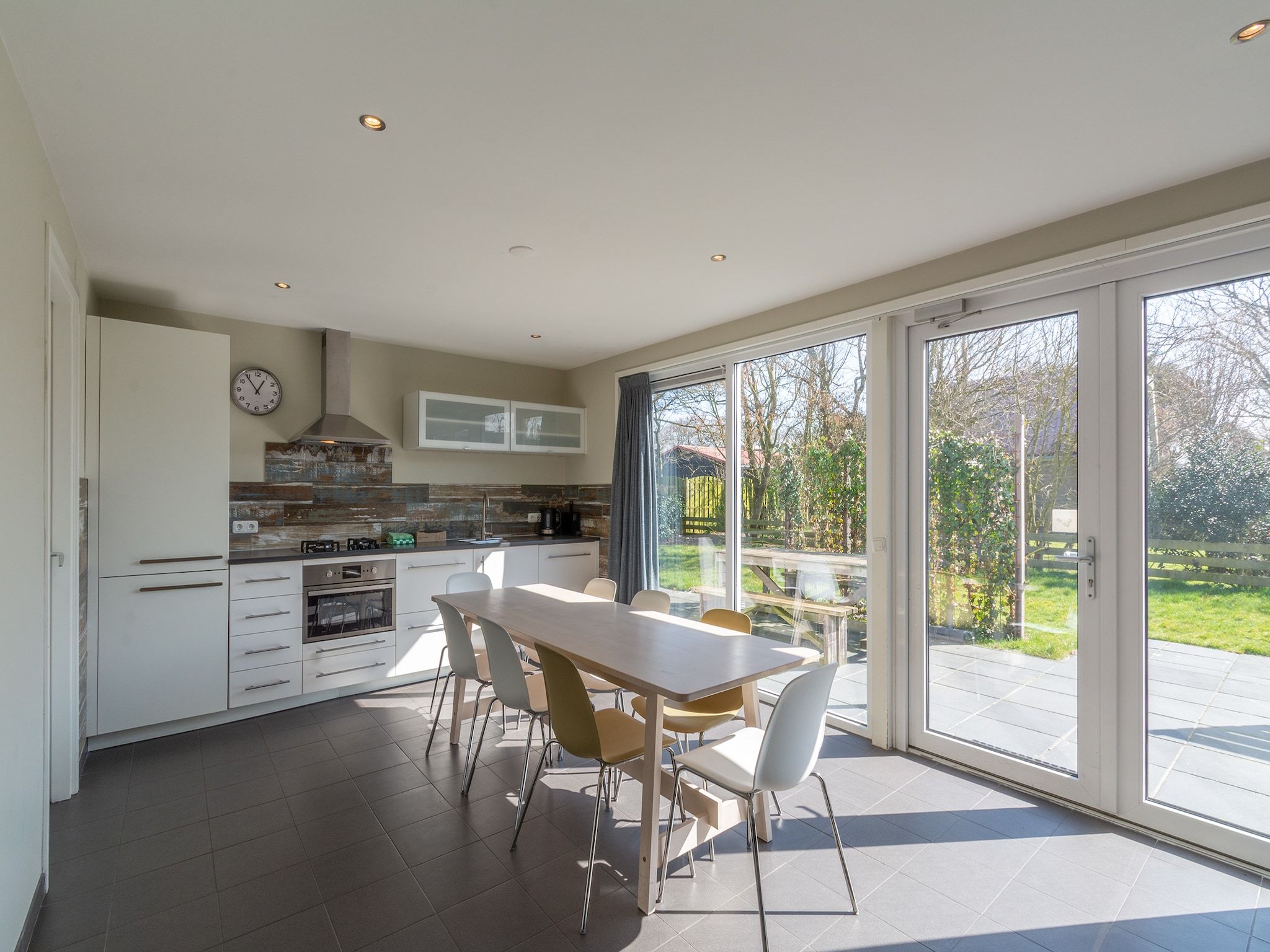 De eetkamer van Garnekuul 6 in Callantsoog