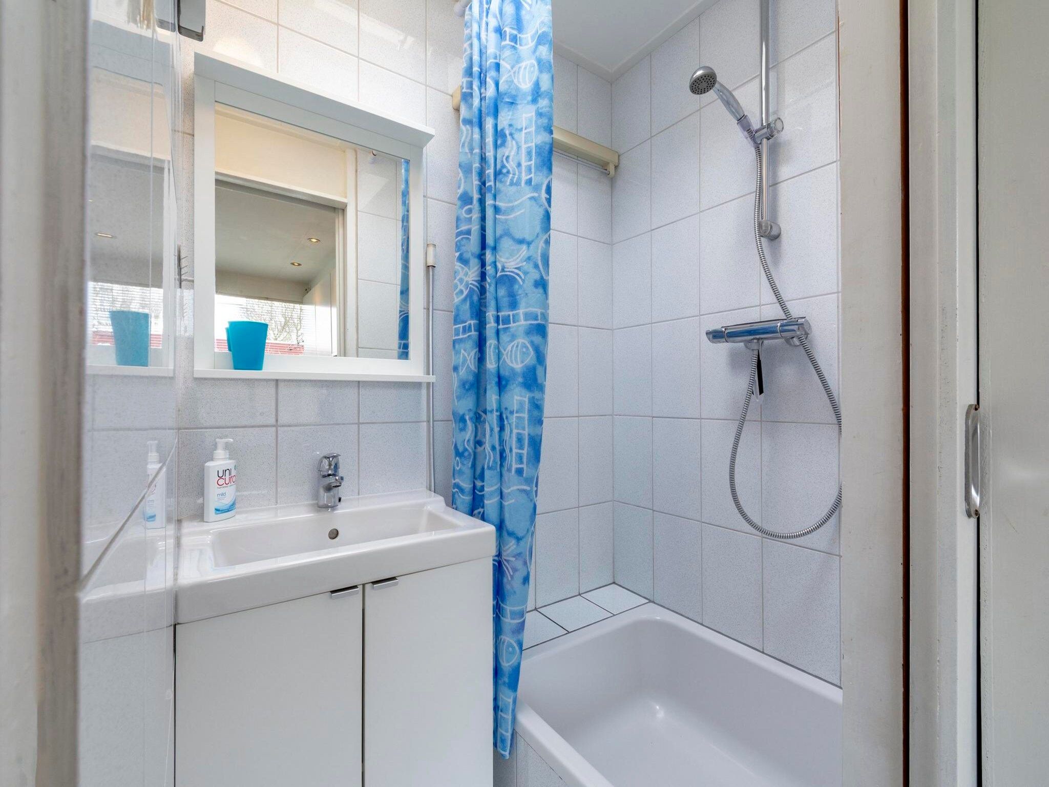 De badkamer van Garnekuul 81 in Callantsoog