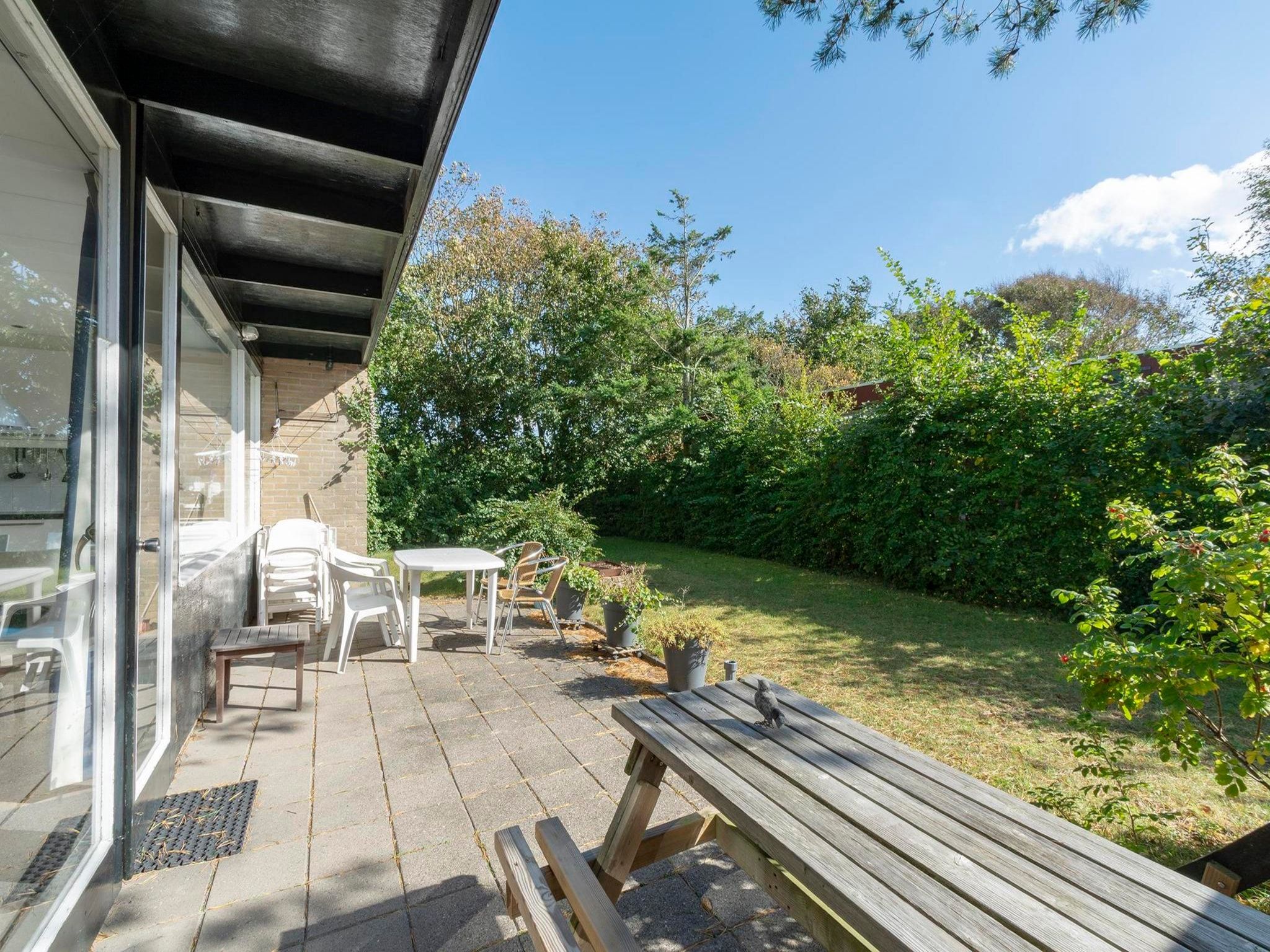 Het terras van Garnekuul 81 in Callantsoog