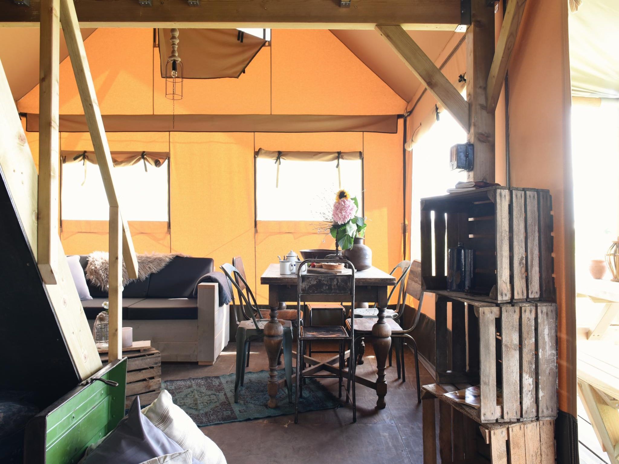 De woonkamer van Beach Lodge Luxe - Duynpark in Callantsoog