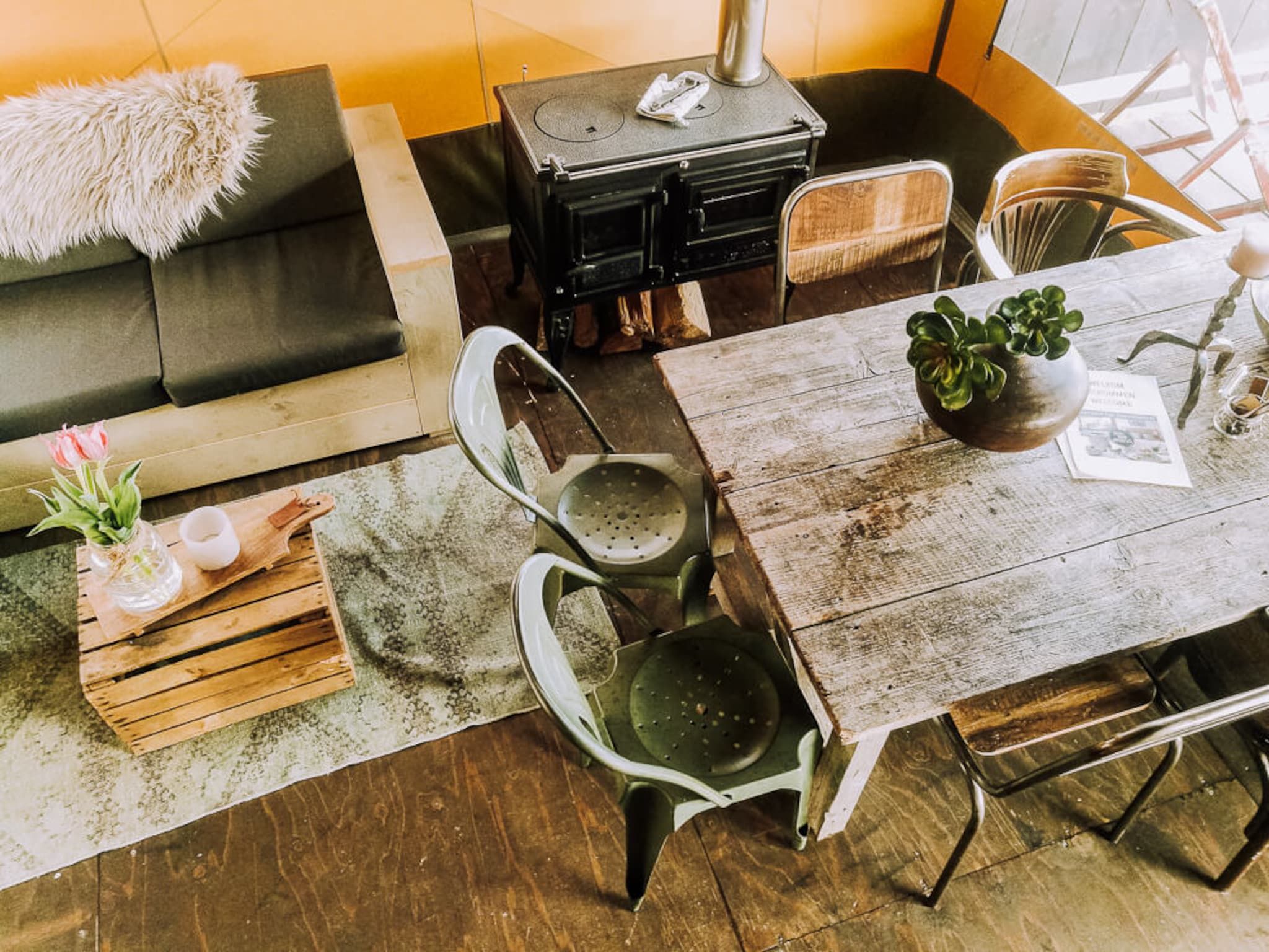 De eetkamer van Beach Lodge Luxe - Duynpark in Callantsoog