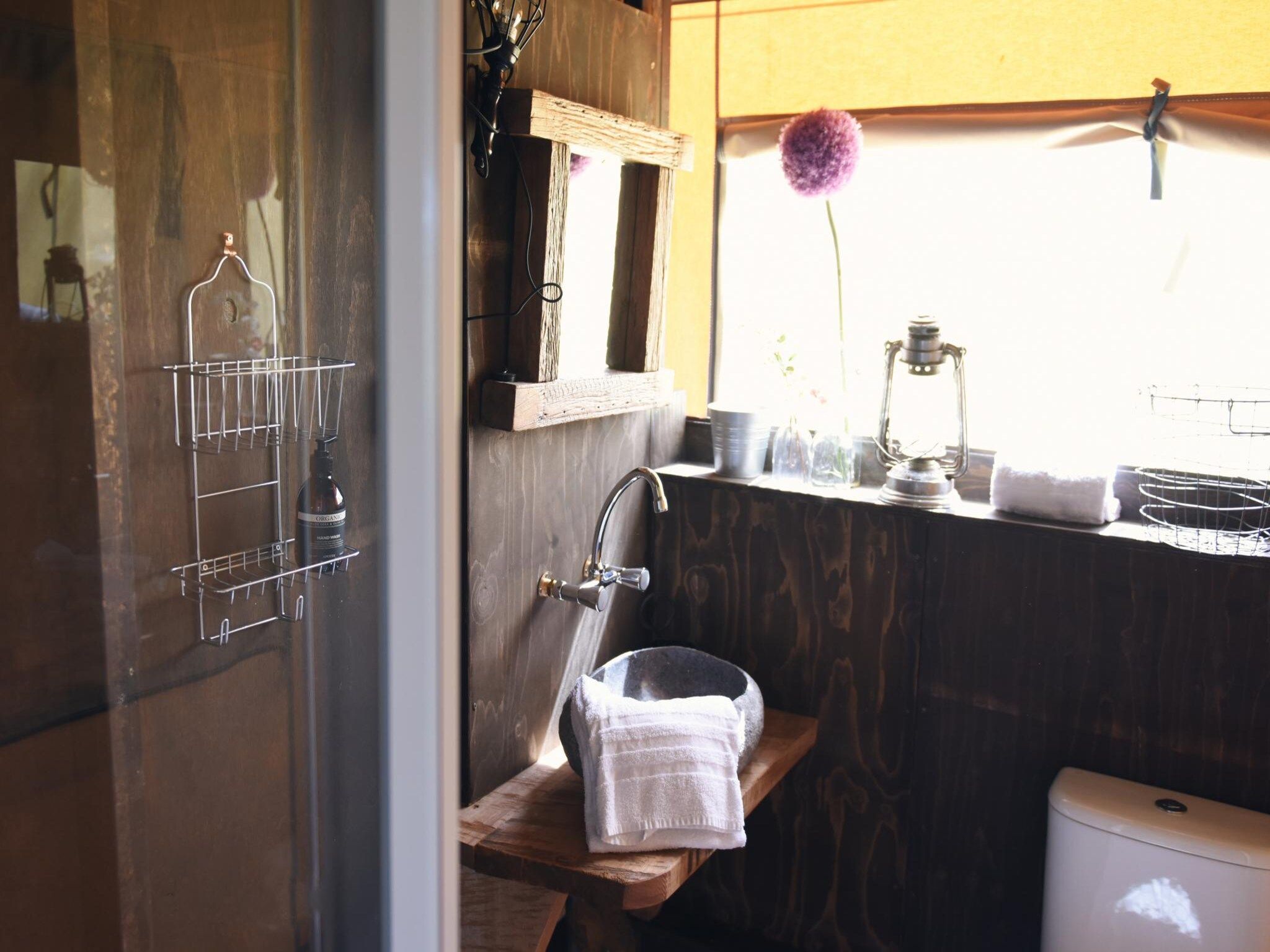 De badkamer van Beach Lodge Luxe - Duynpark in Callantsoog