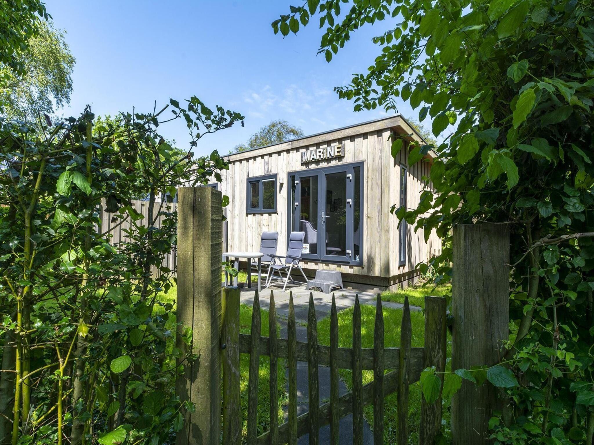 De buitenkant van Beach Studio Campanula in Sint Maartenszee
