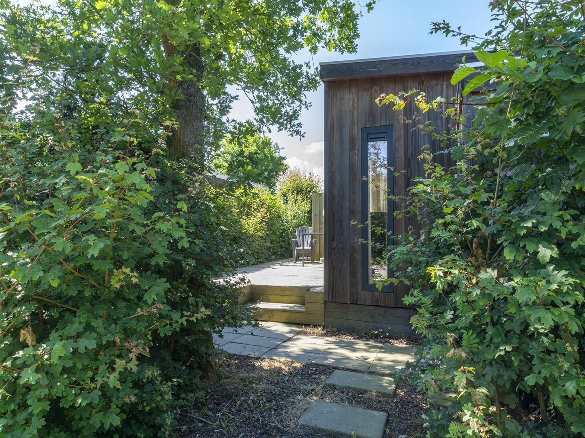 De buitenkant van Beach Studio Campanula in Sint Maartenszee