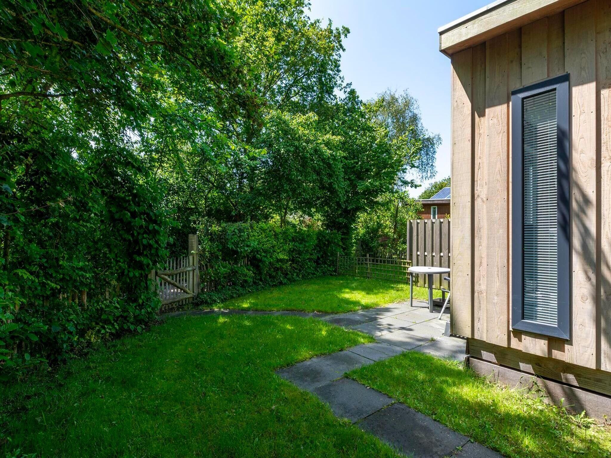 De buitenkant van Beach Studio Campanula in Sint Maartenszee