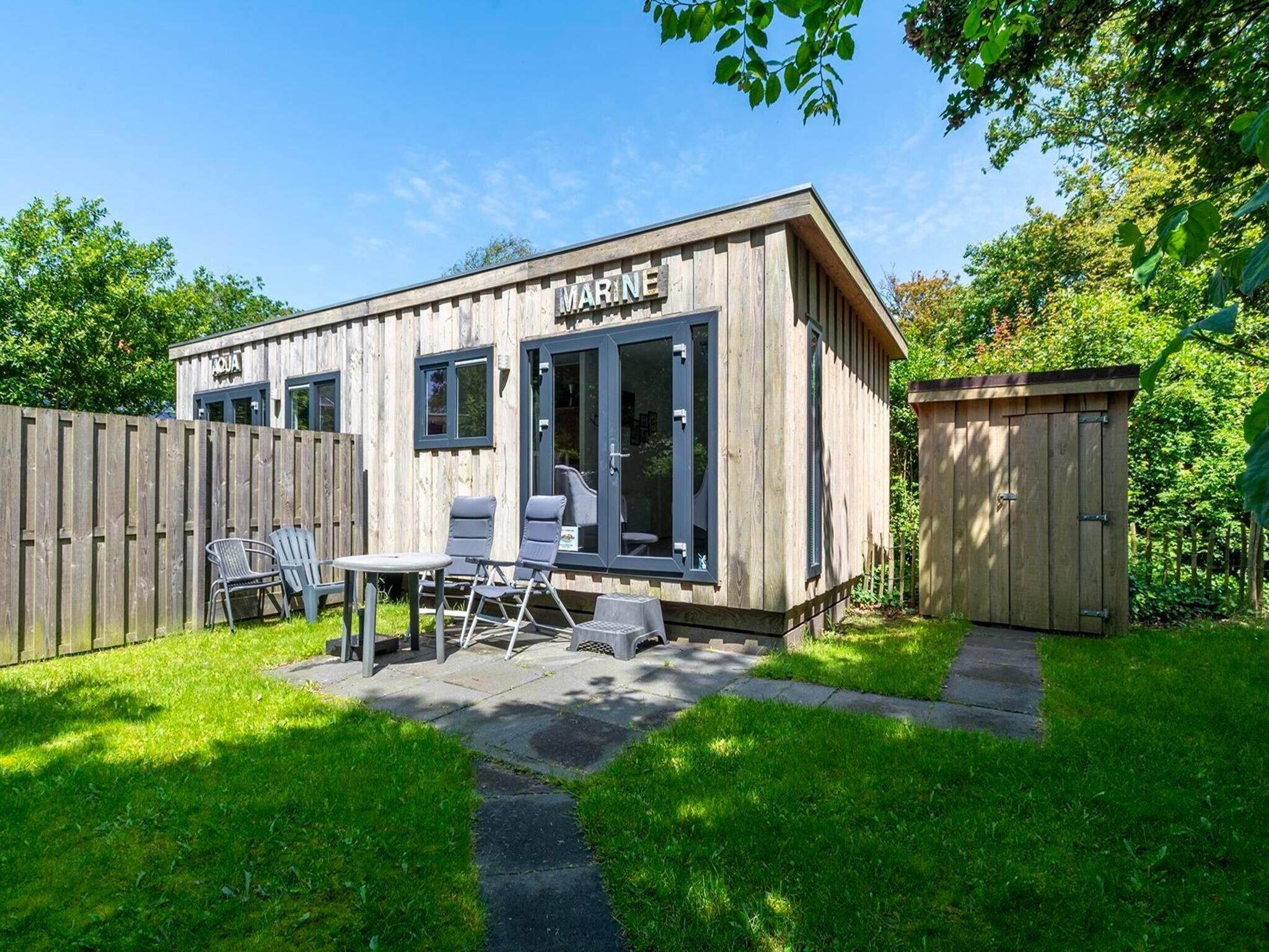 De buitenkant van Beach Studio Campanula in Sint Maartenszee