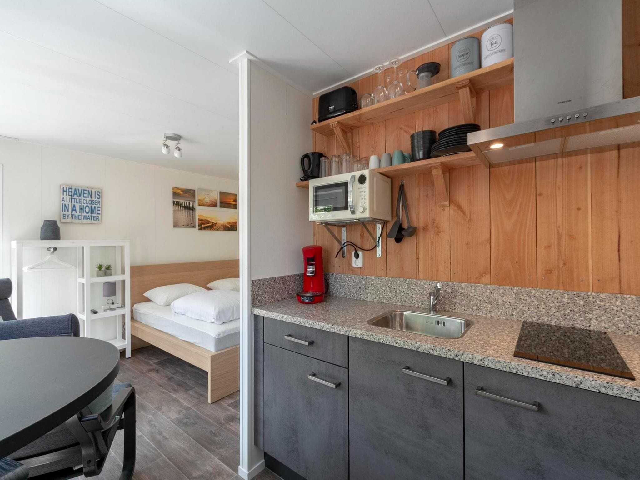 De keuken van Beach Studio Campanula in Sint Maartenszee