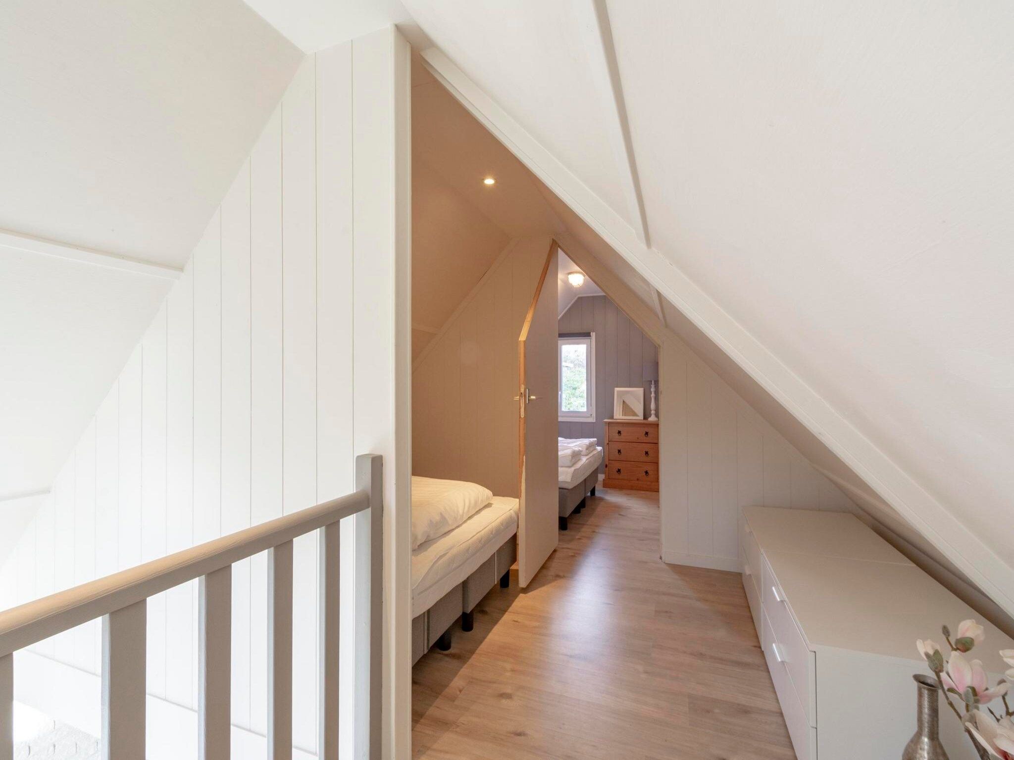 Een slaapkamer van Belkmerduinen 12 in Sint Maartenszee