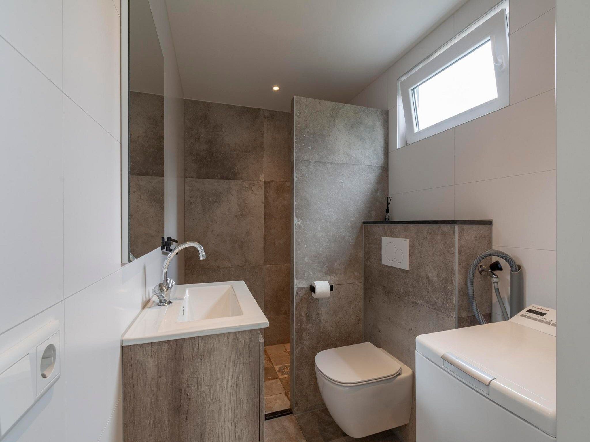 De badkamer van Belkmerduinen 12 in Sint Maartenszee