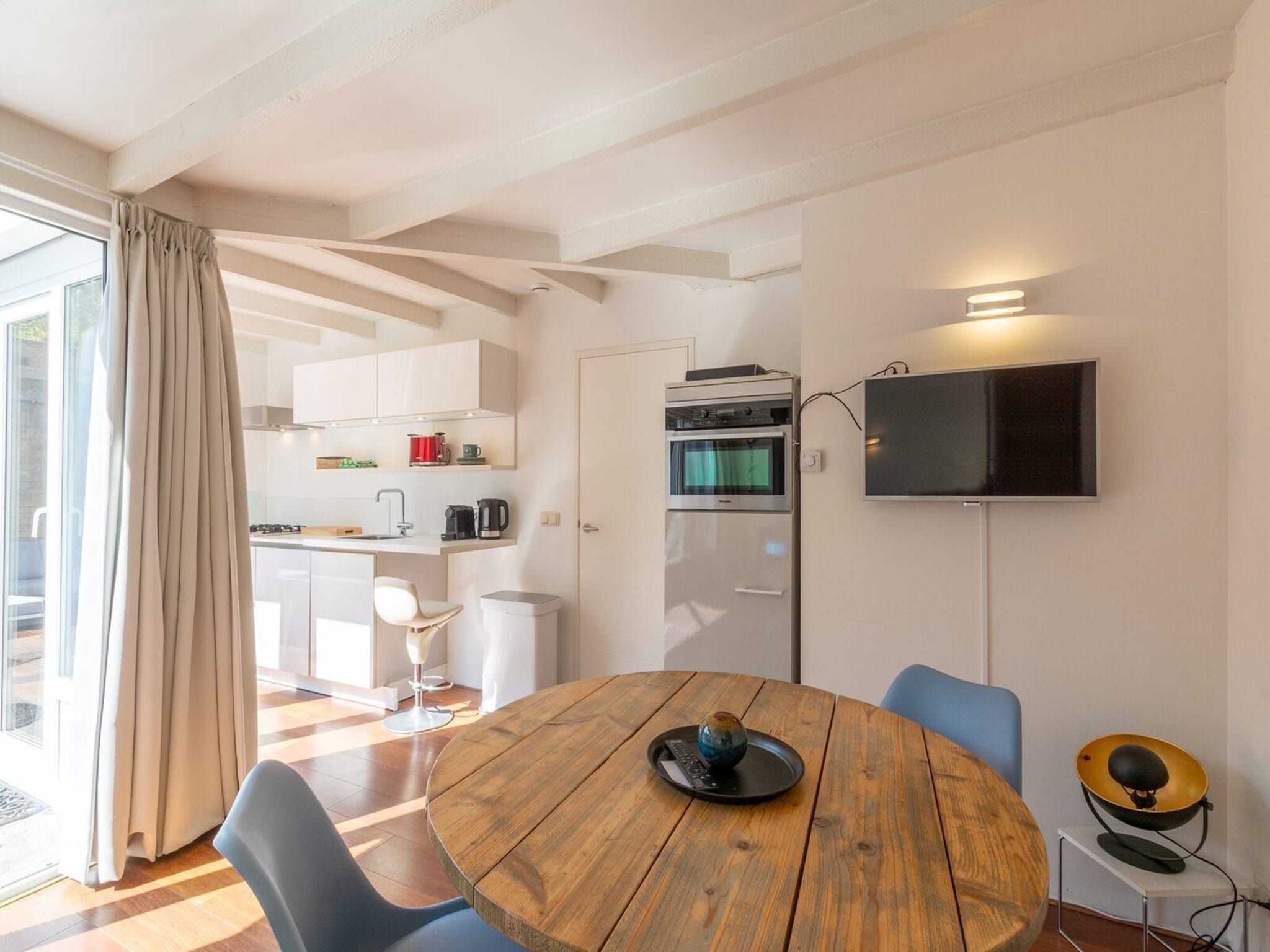 De eetkamer van Duinland 122 in Sint Maartenszee
