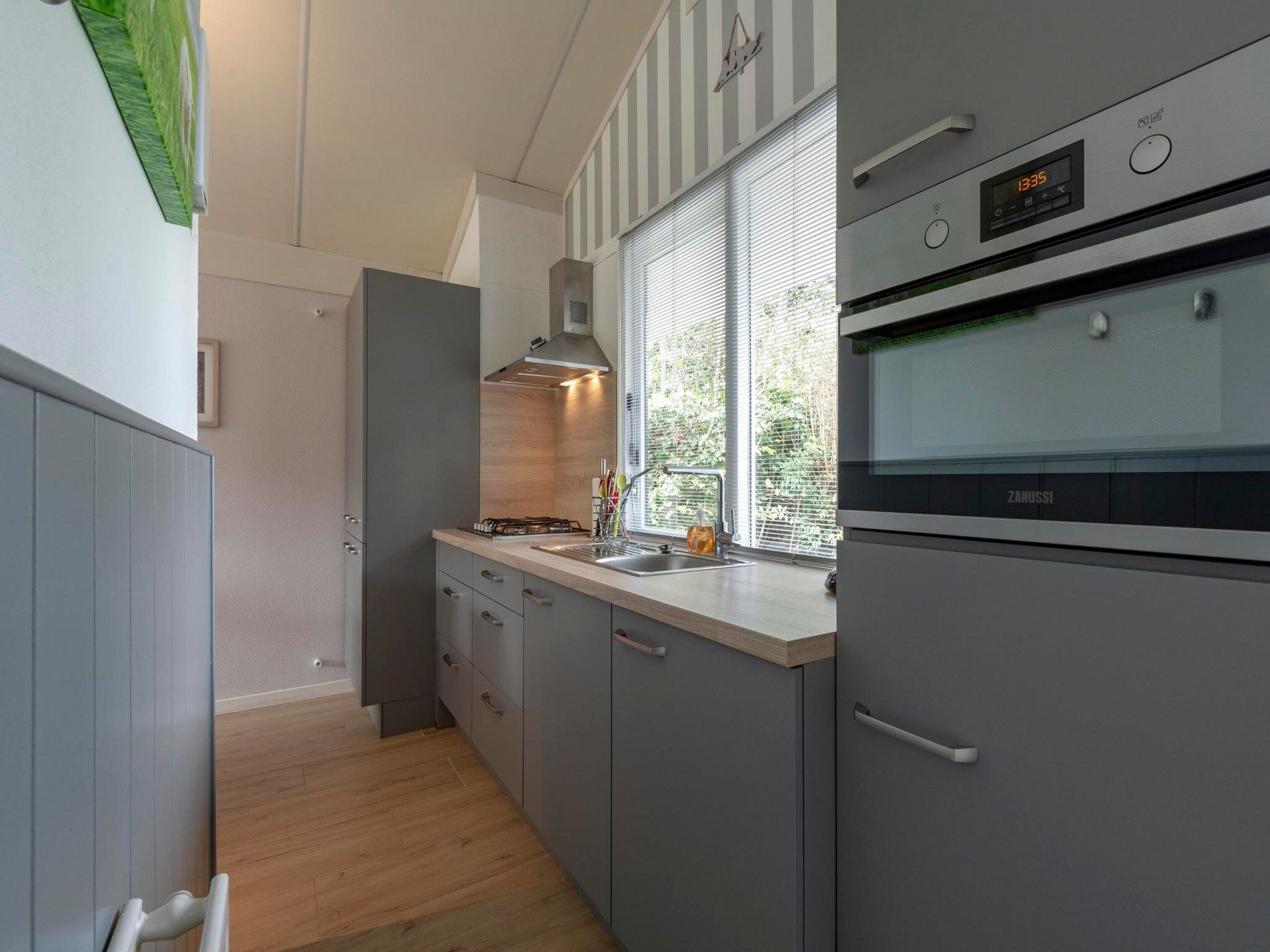 De keuken van Hofstee 18 in Sint Maartensvlotbrug