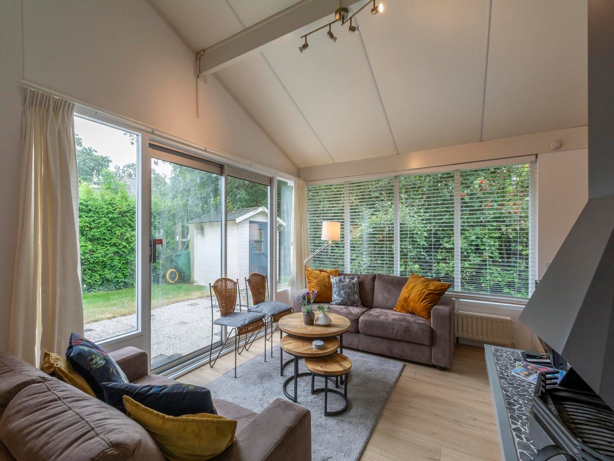 De woonkamer van Hofstee 18 in Sint Maartensvlotbrug