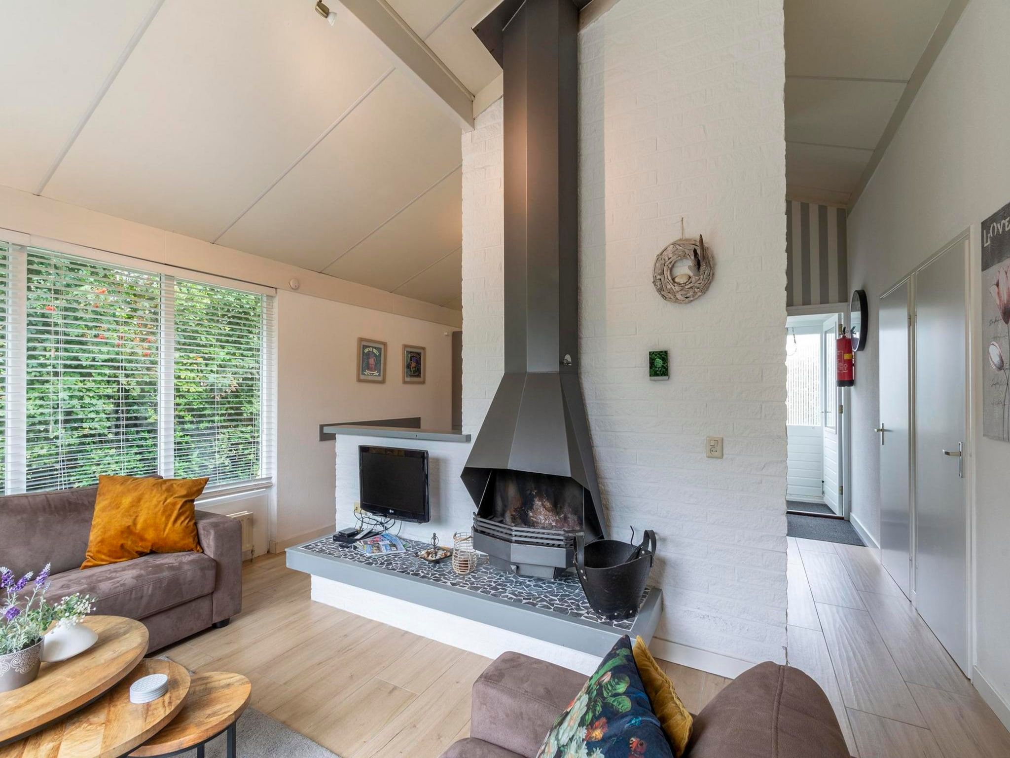 De woonkamer van Hofstee 18 in Sint Maartensvlotbrug