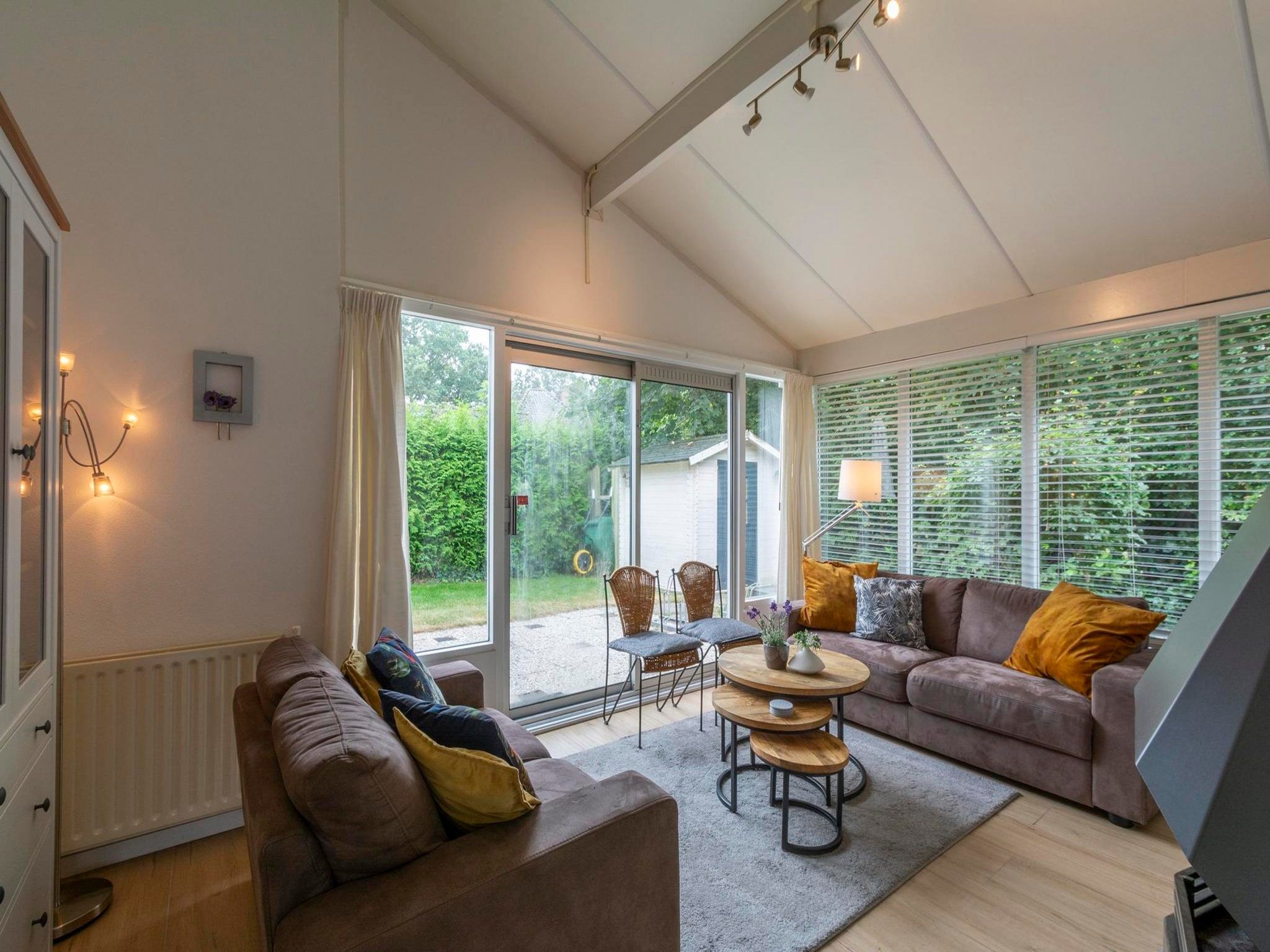 De woonkamer van Hofstee 18 in Sint Maartensvlotbrug