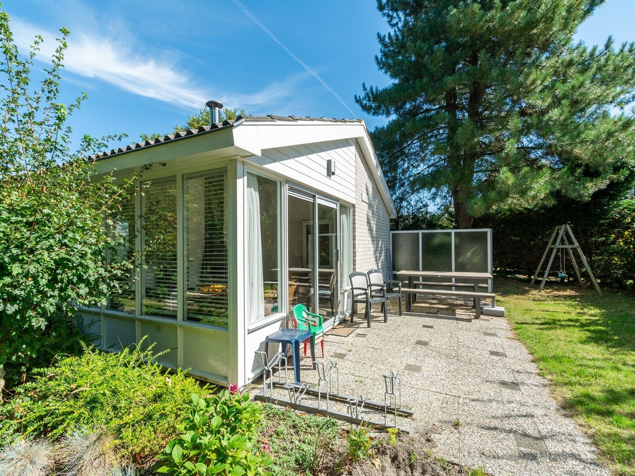 De tuin van Hofstee 18 in Sint Maartensvlotbrug