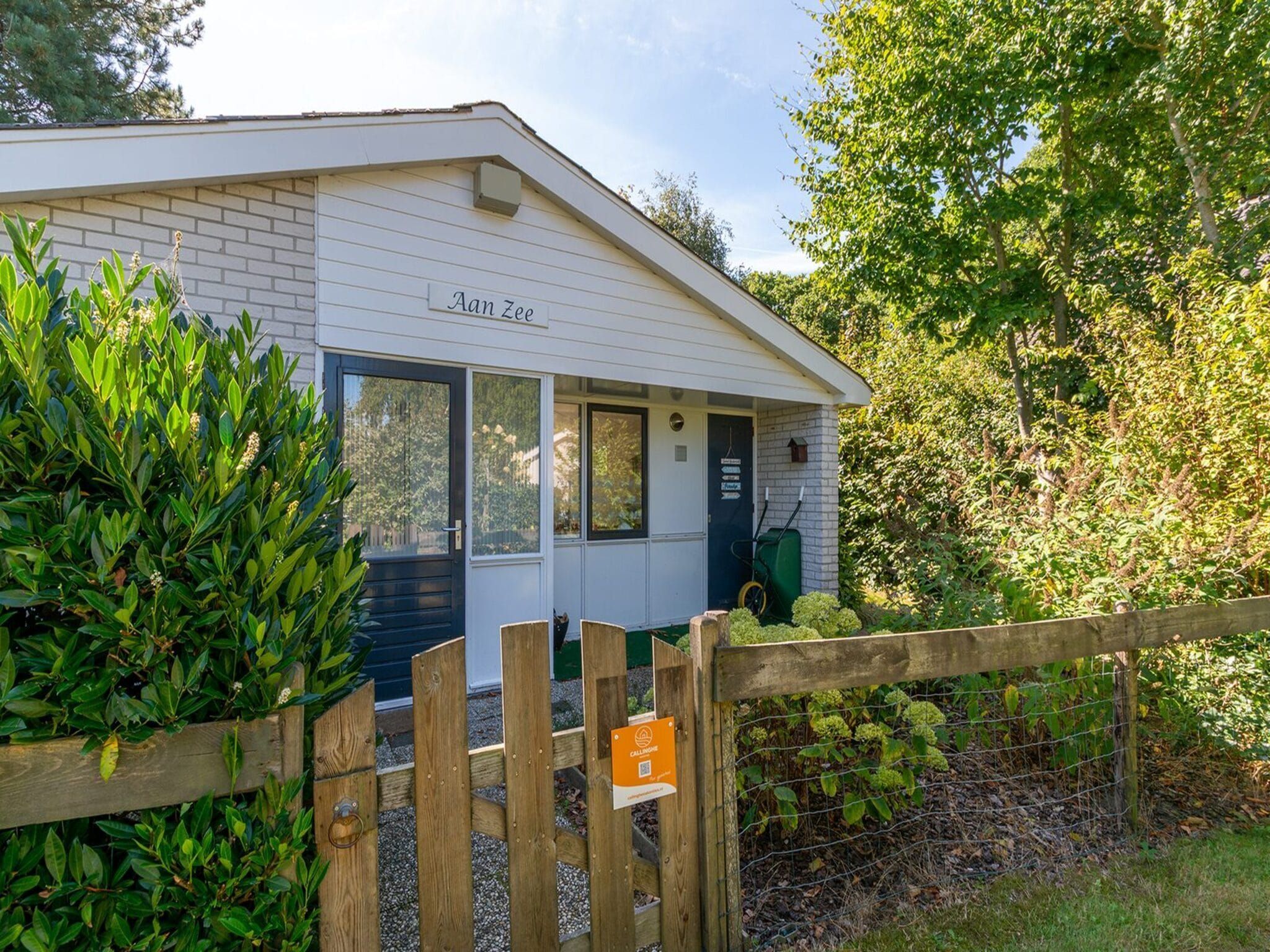 De buitenkant van Hofstee 18 in Sint Maartensvlotbrug