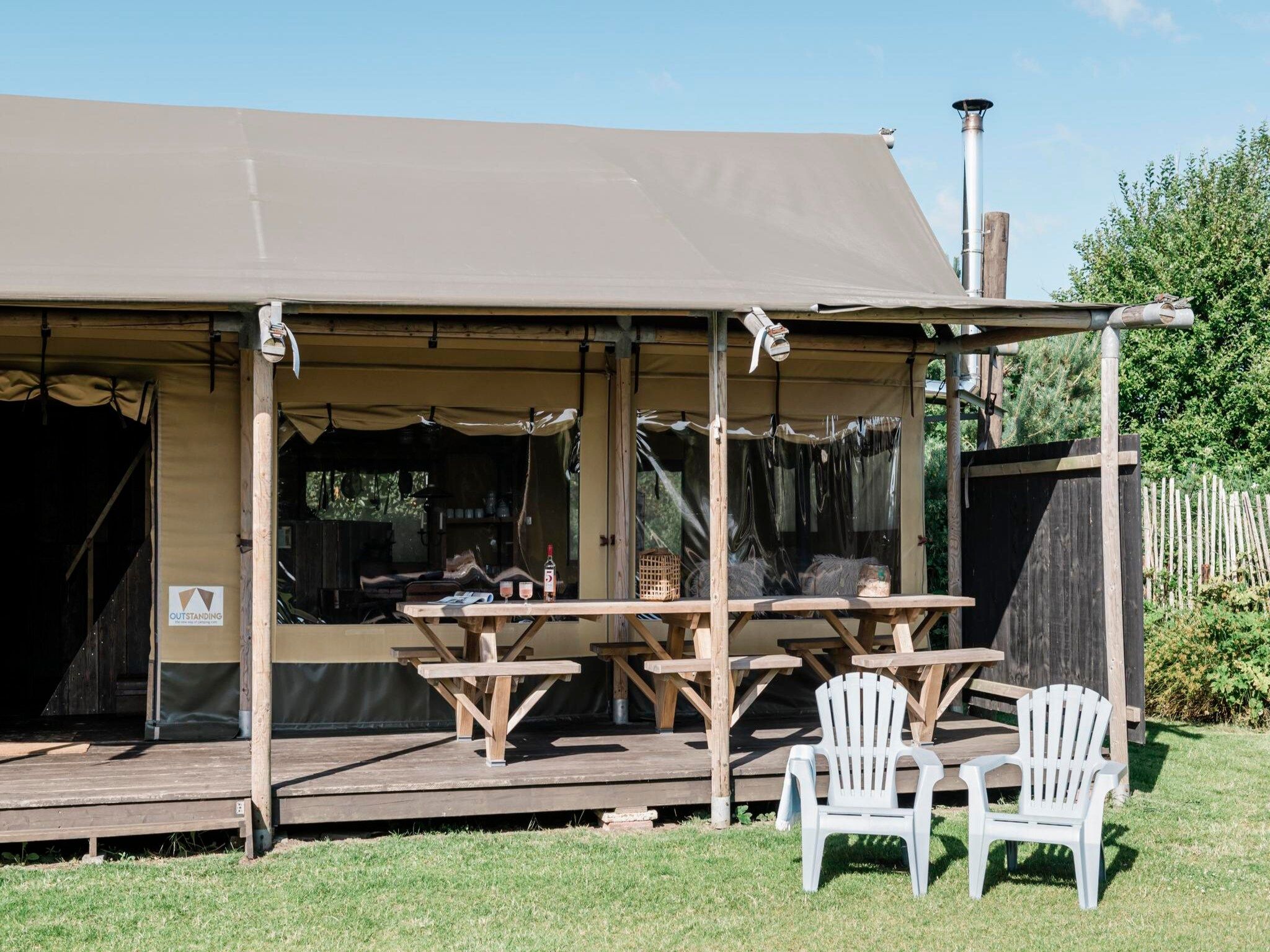 De buitenkant van Wood Lodge Luxe - Duynpark in Callantsoog