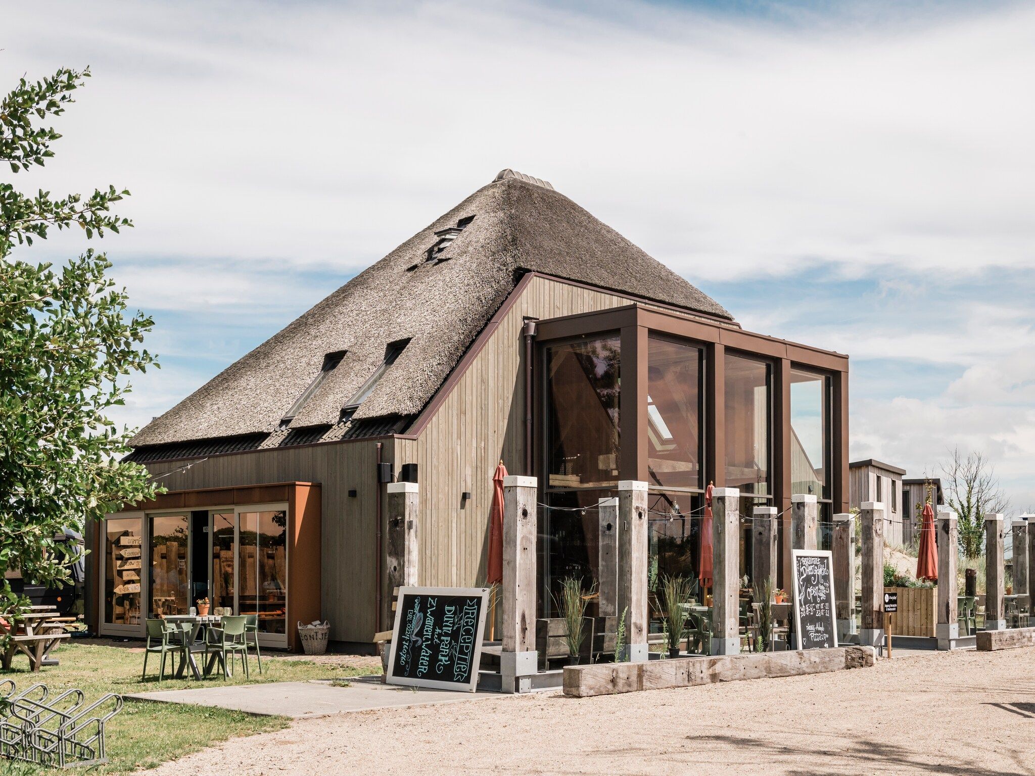 De buitenkant van Wood Lodge Luxe - Duynpark in Callantsoog