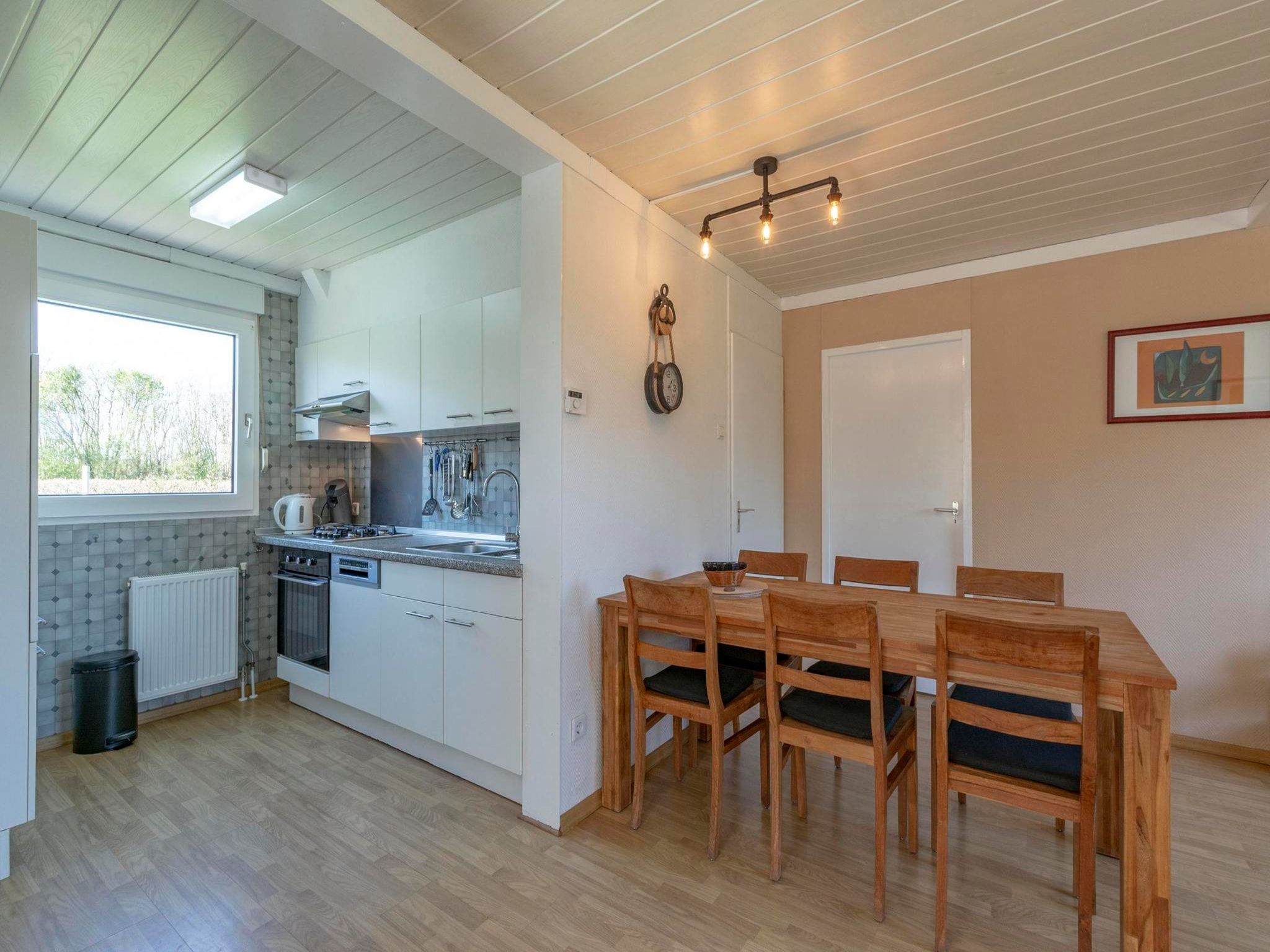 De eetkamer van Keizerskroon 58 in Julianadorp aan Zee