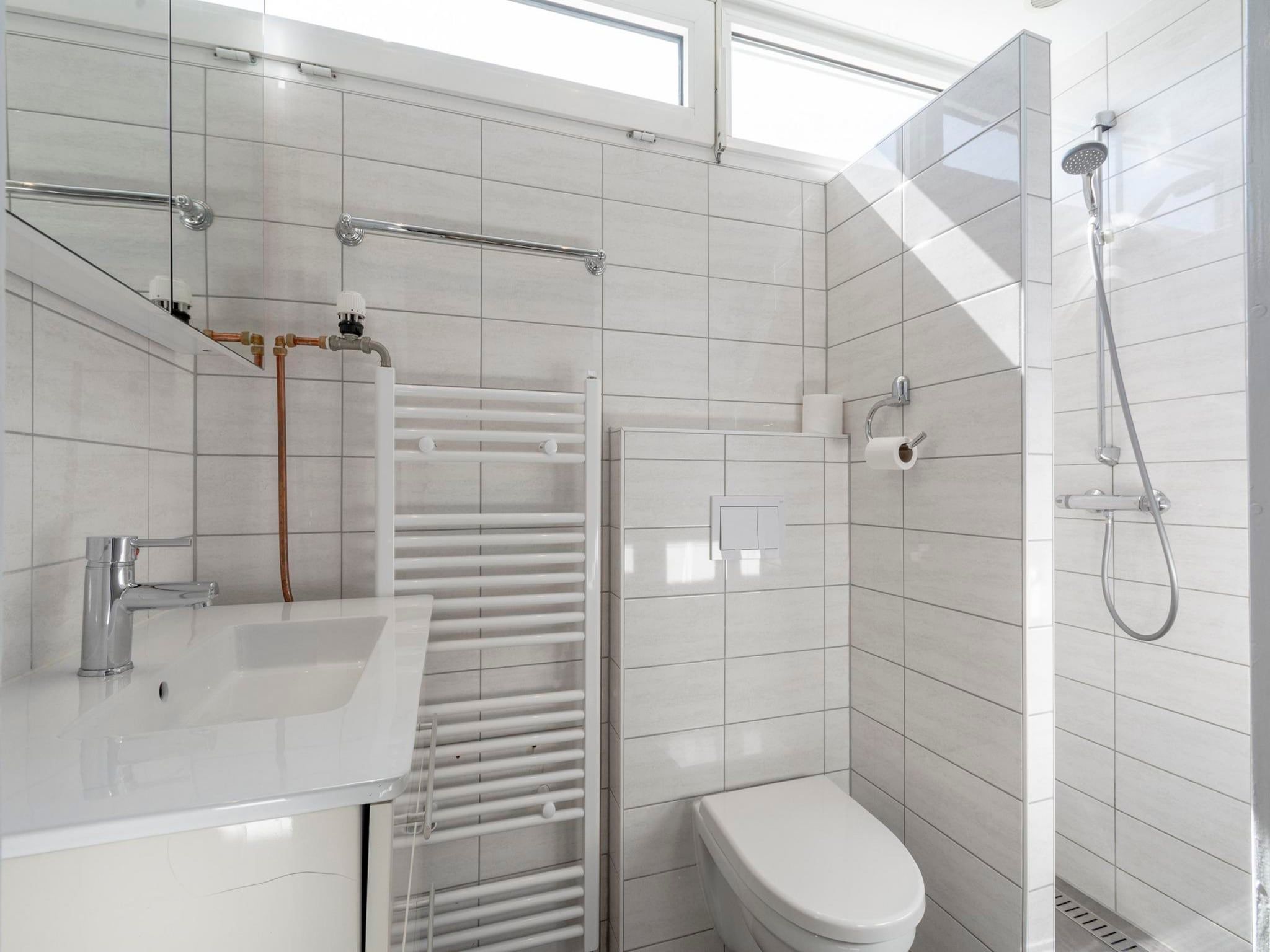 De badkamer van Keizerskroon 58 in Julianadorp aan Zee