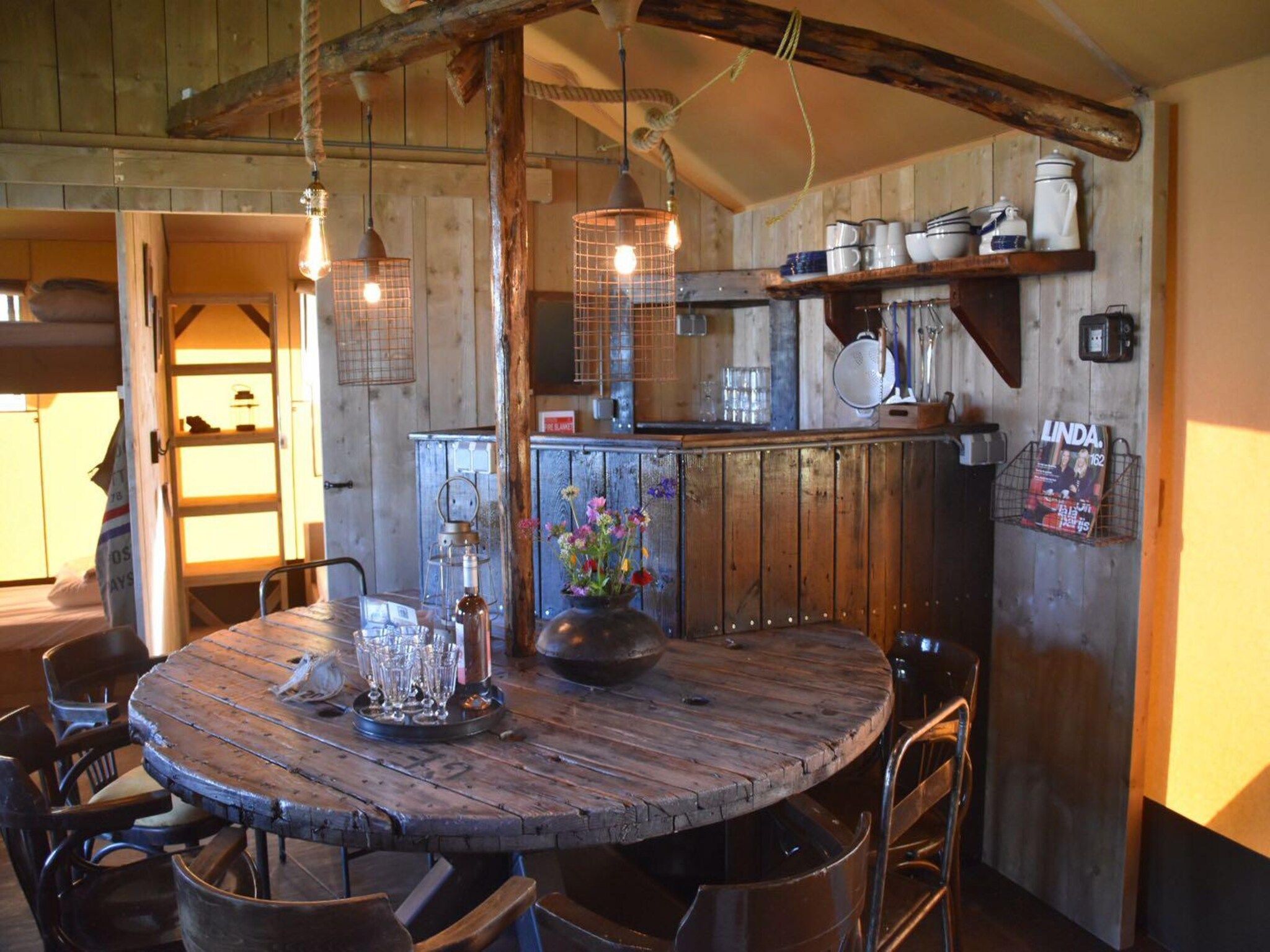 De eetkamer van Kidz Lodge in Callantsoog