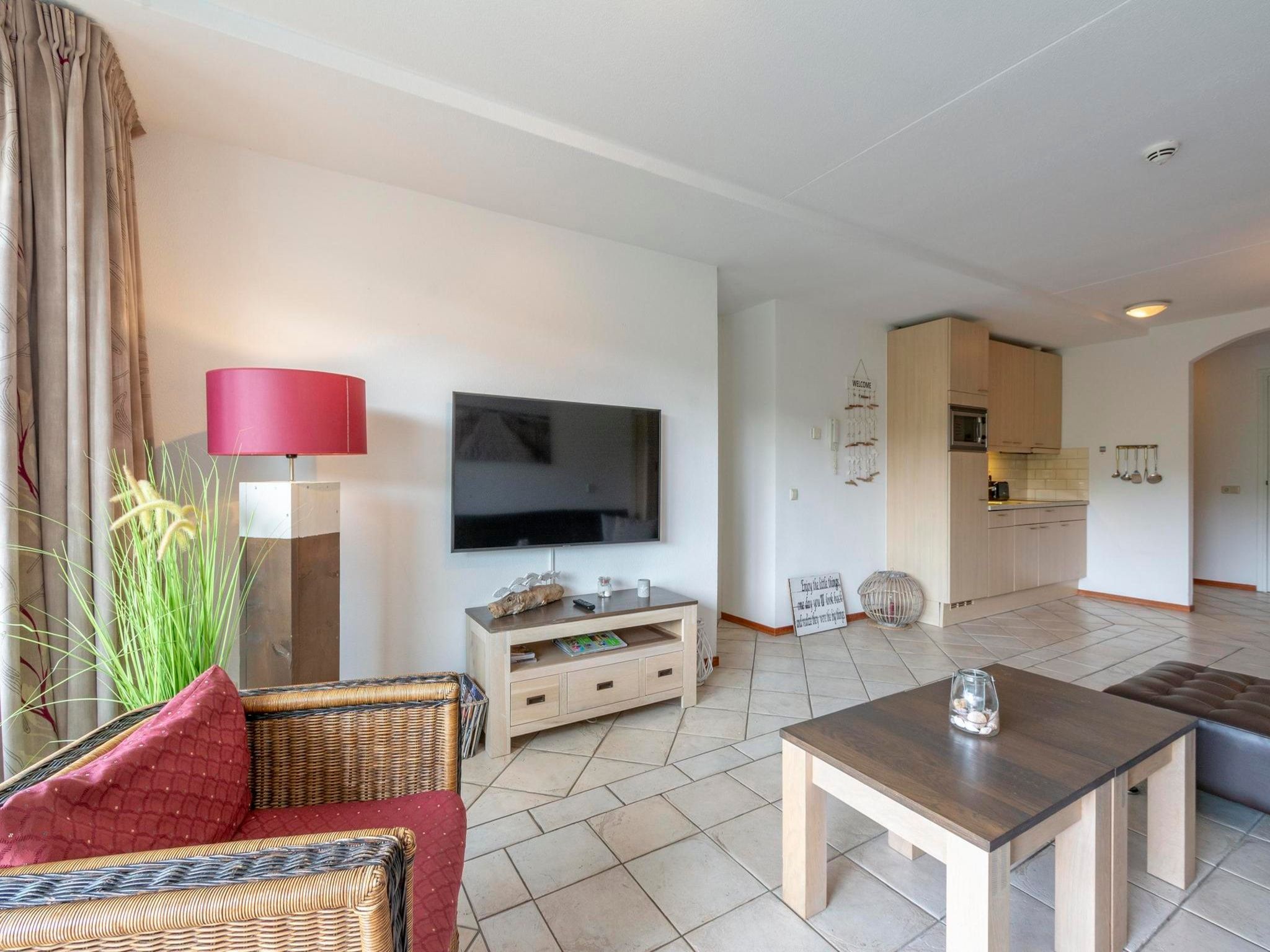 De woonkamer van Wijde Blick 211 in Callantsoog