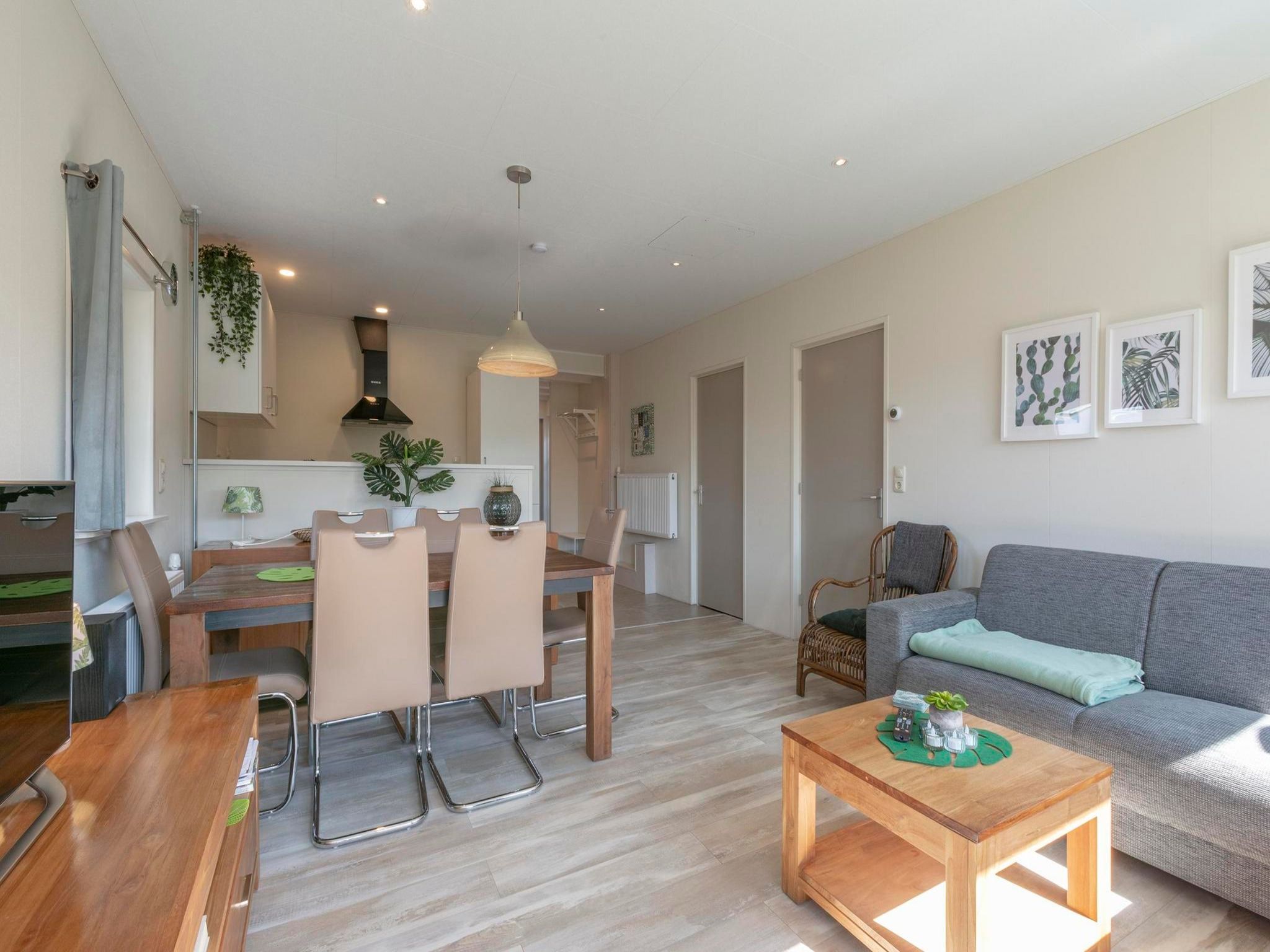 De eetkamer van Zeewaard 33 in Sint Maartenszee