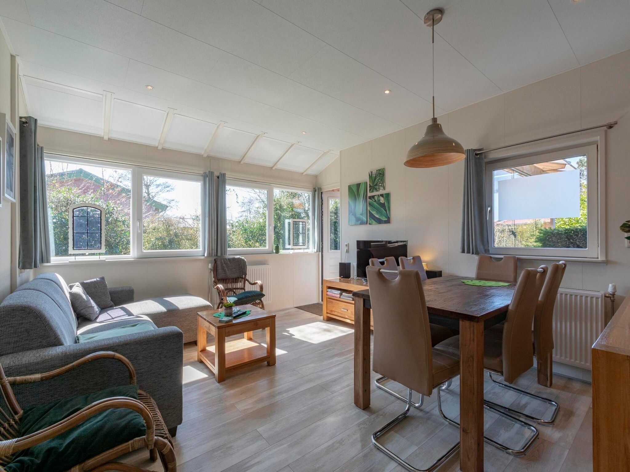 De woonkamer van Zeewaard 33 in Sint Maartenszee