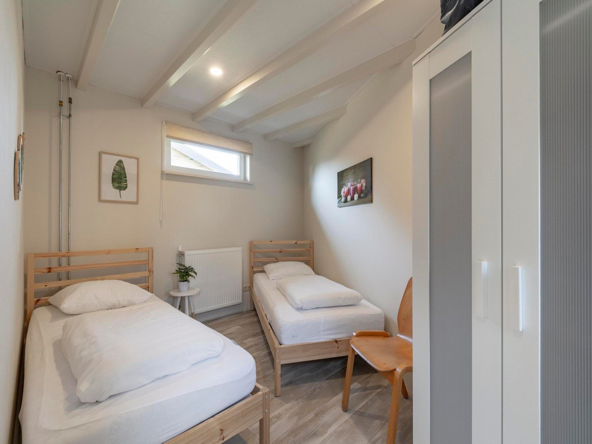 Een slaapkamer van Zeewaard 33 in Sint Maartenszee