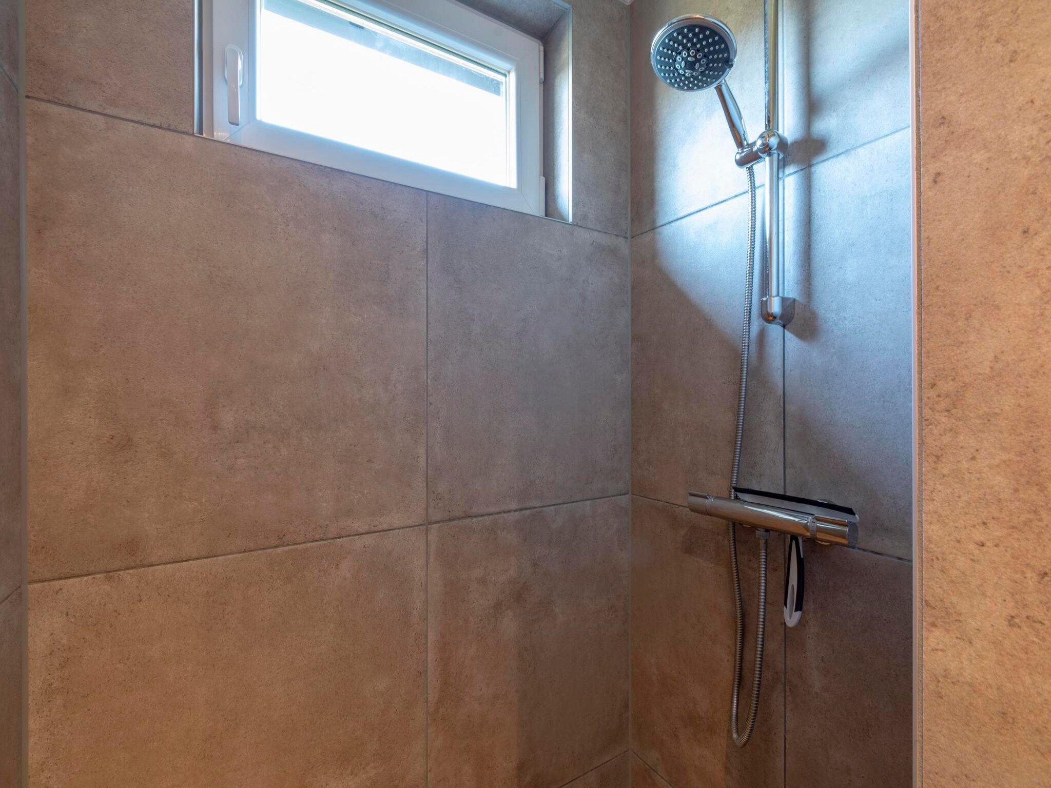 De badkamer van Zeewaard 33 in Sint Maartenszee