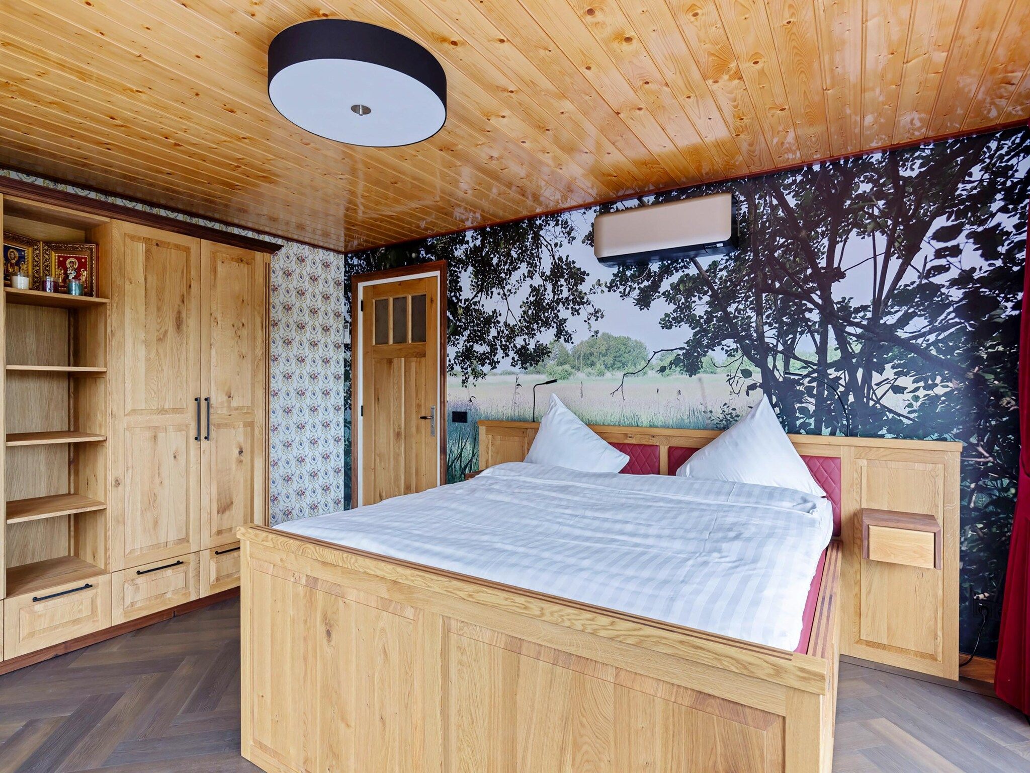 Een slaapkamer van Oane's Huske en it Simmerhuske in Jistrum / Skûlenboarch